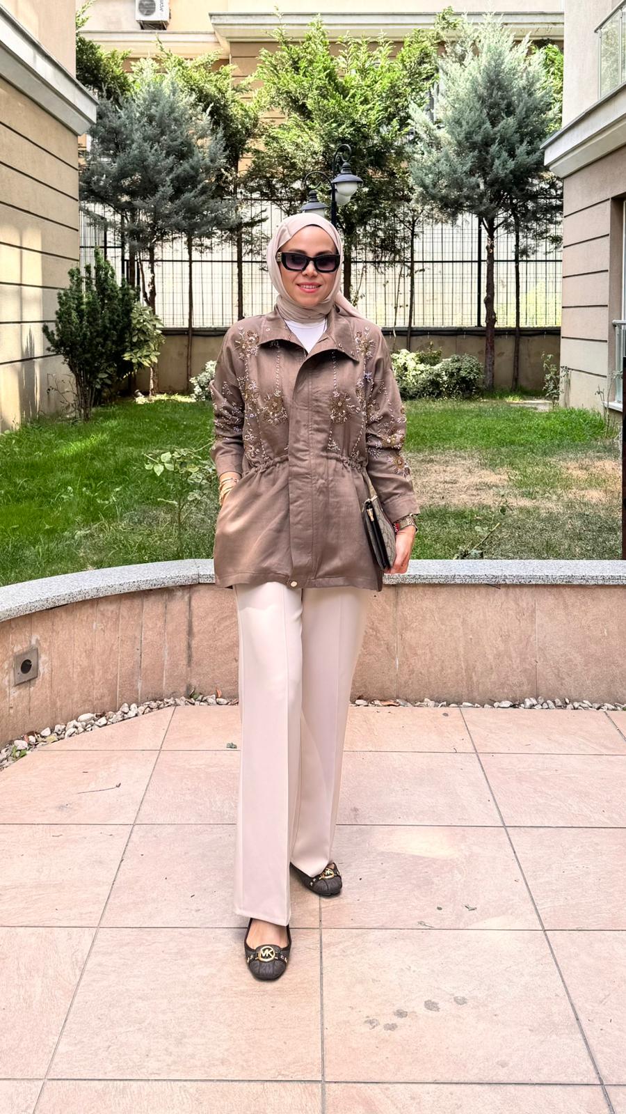 Taş Detaylı Kısa Kap - Gri