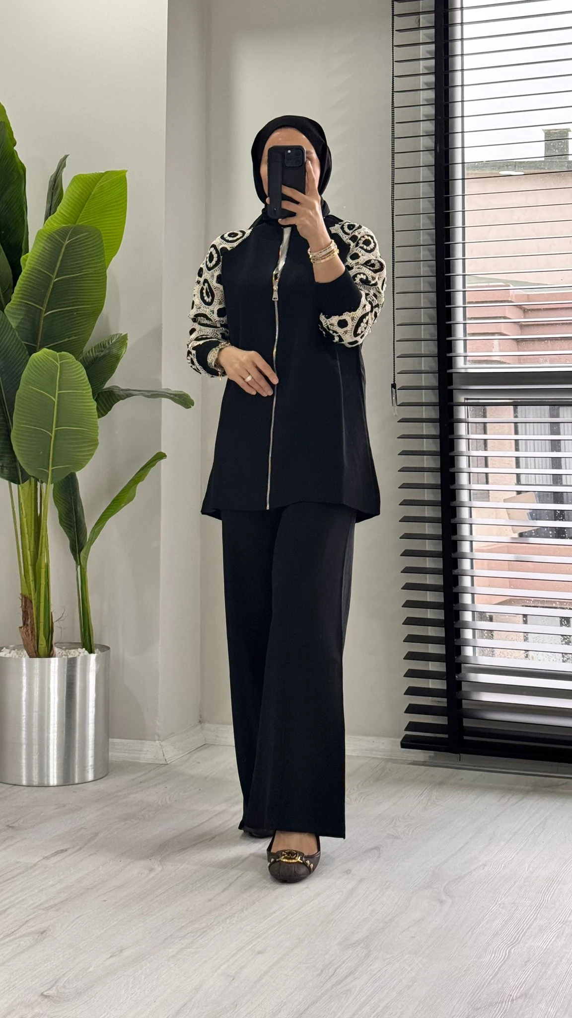 Kolları Dantel Detaylı Triko Takım 