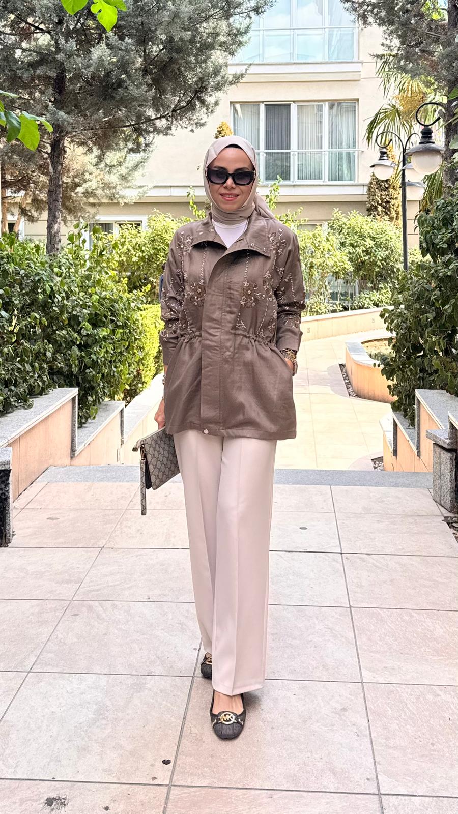 Taş Detaylı Kısa Kap - Gri