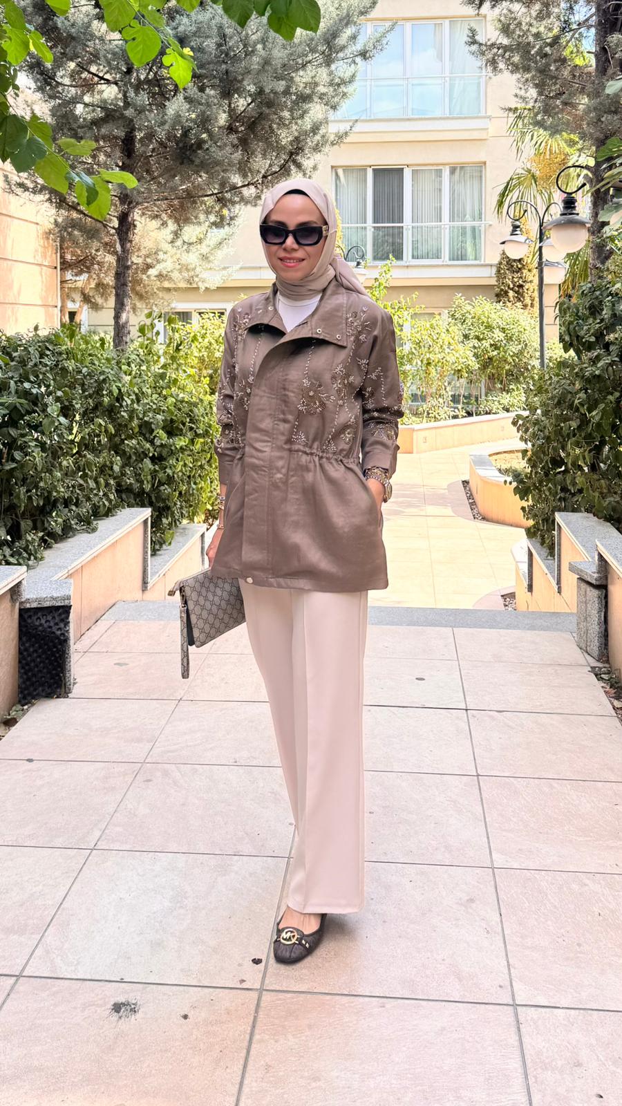 Taş Detaylı Kısa Kap - Gri