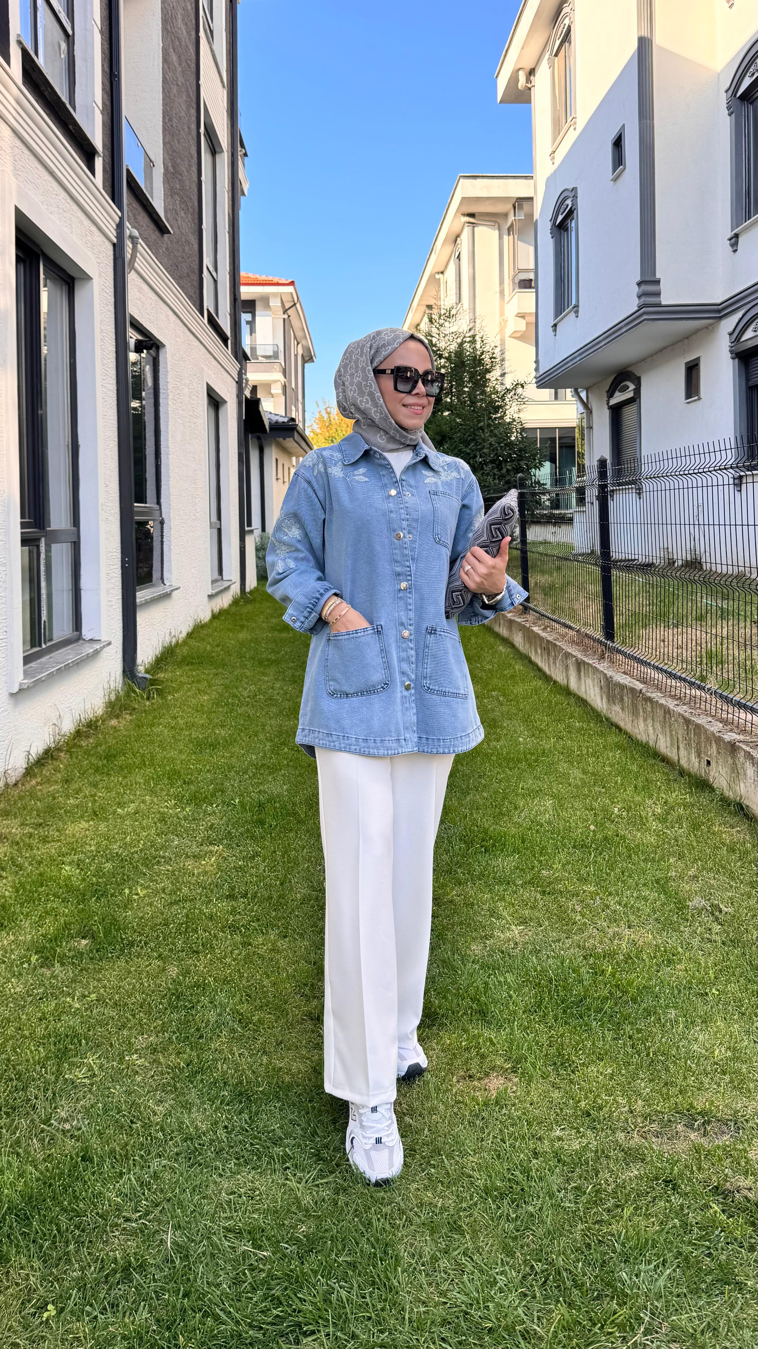 Nakış Detaylı Kot Ceket - Mavi