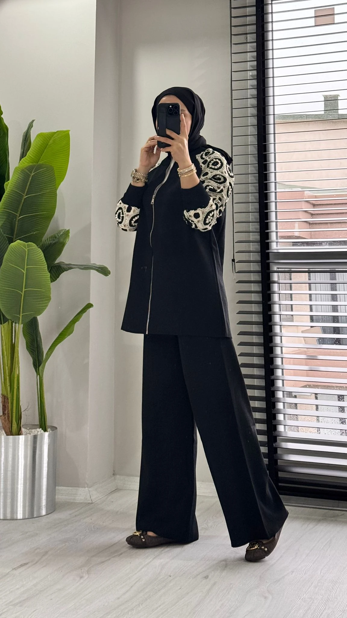 Kolları Dantel Detaylı Triko Takım  - Siyah