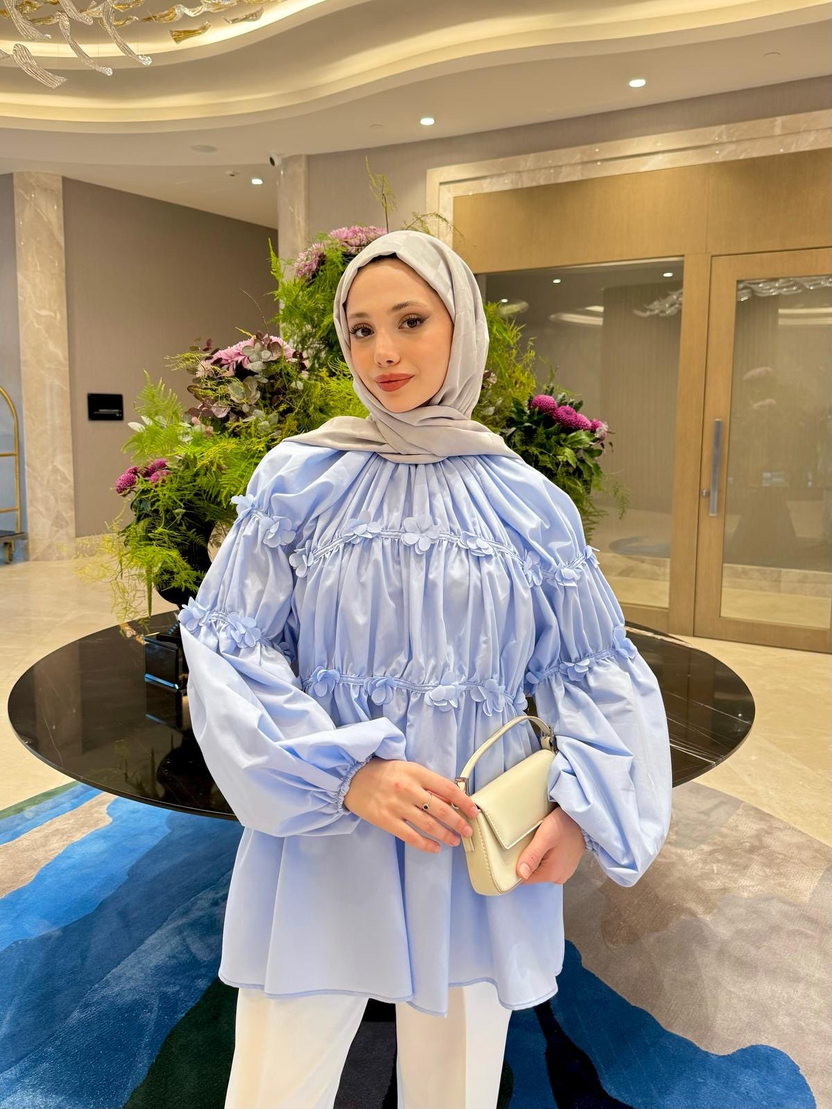 REGLAN MİNİK ÇİÇEK DETAYLI BLUZ - mavi 