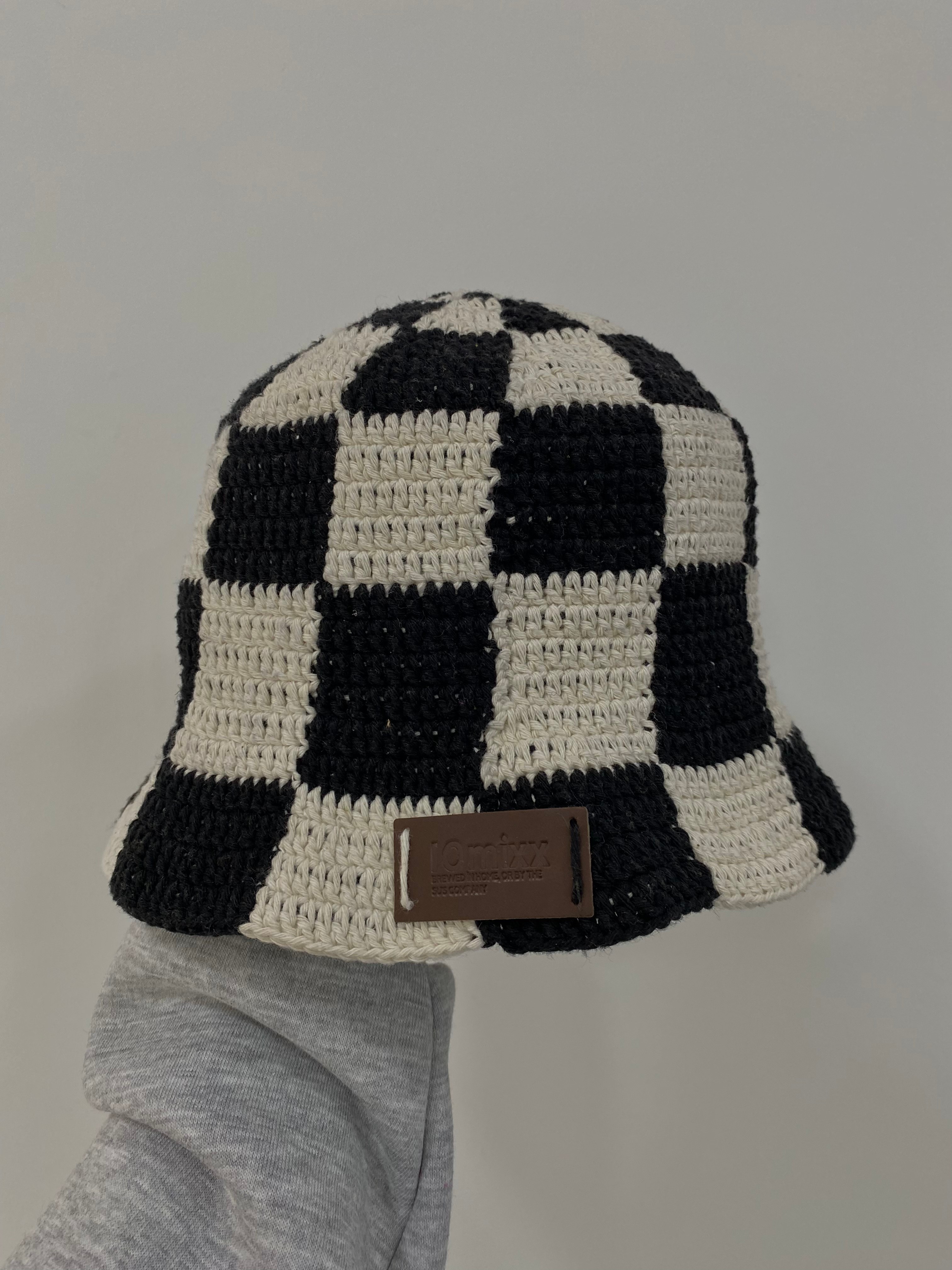 Kareli Örgü Şapka
