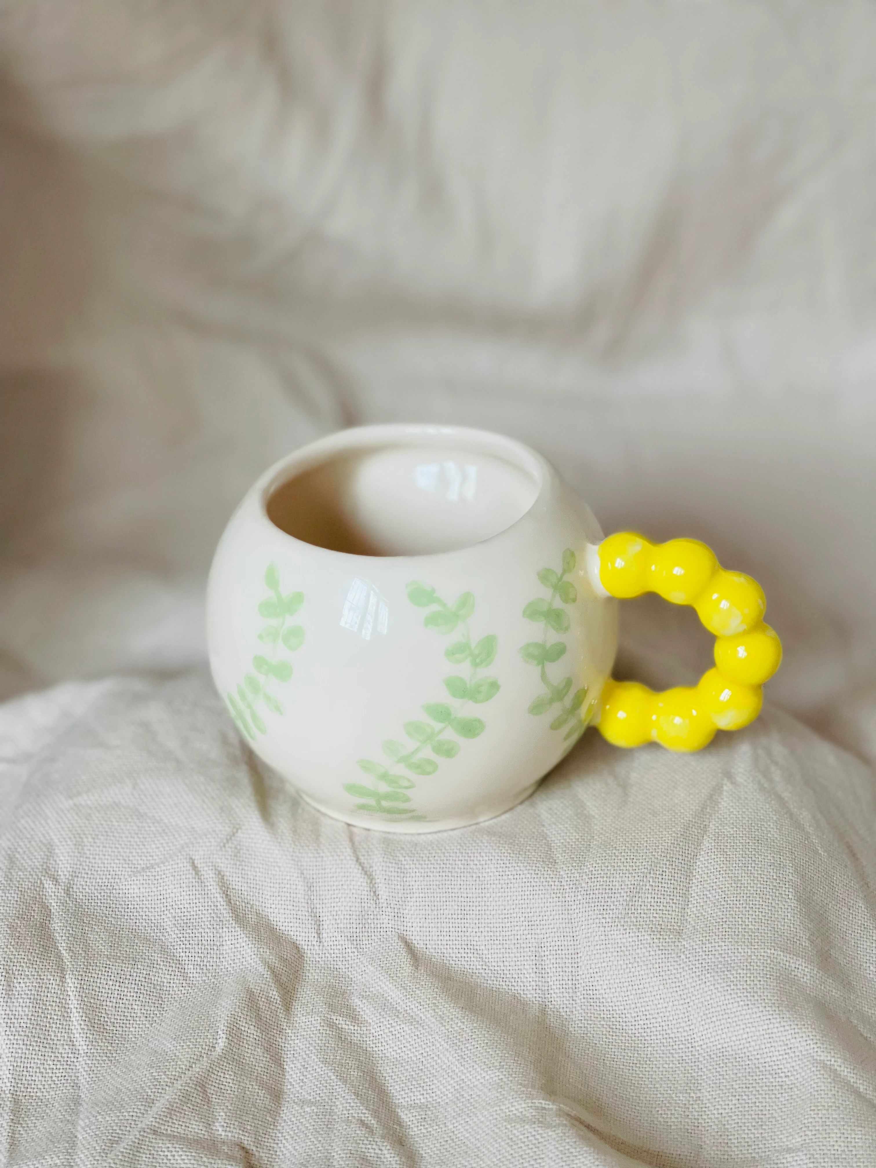 Sarı papatya fincan