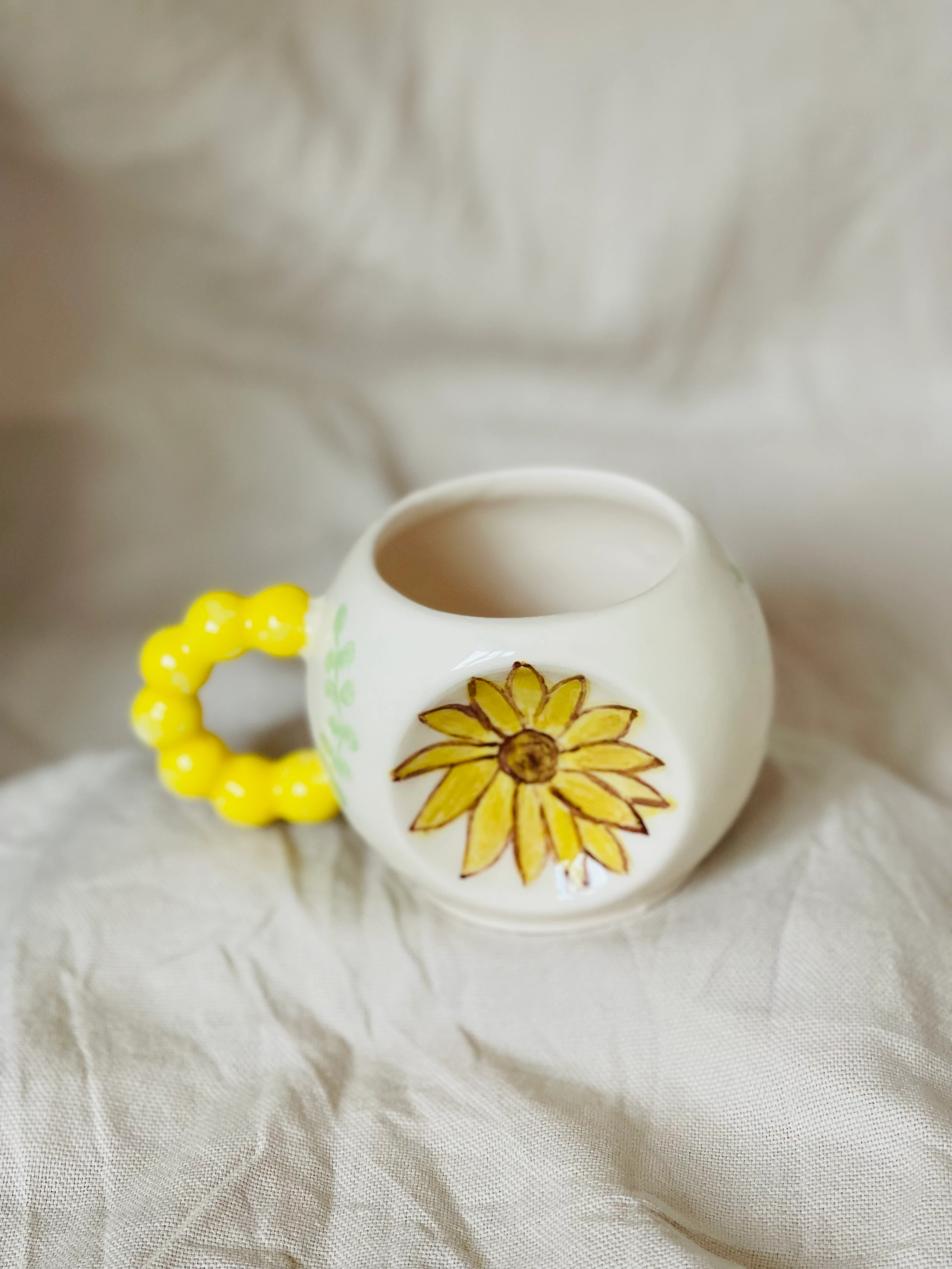 Sarı papatya fincan