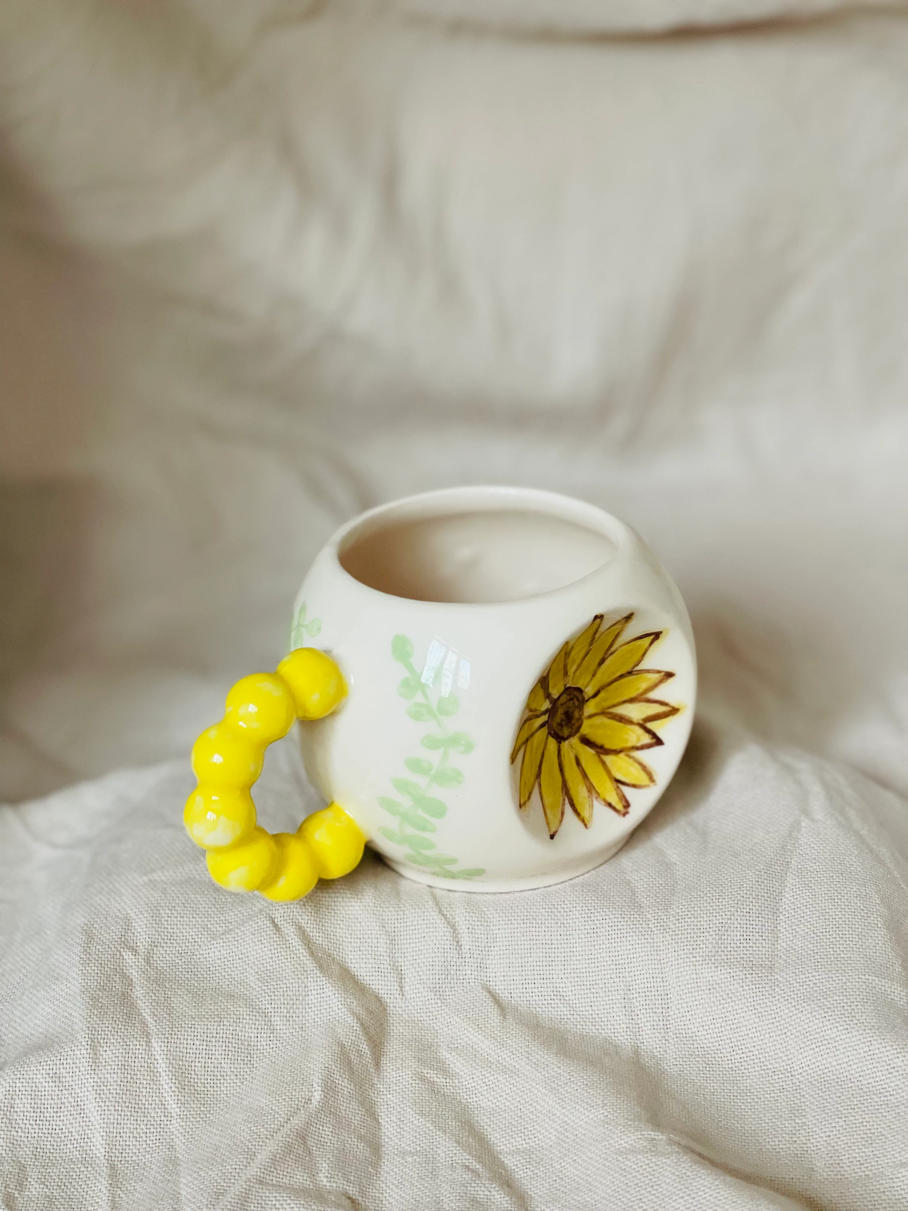 Sarı papatya fincan