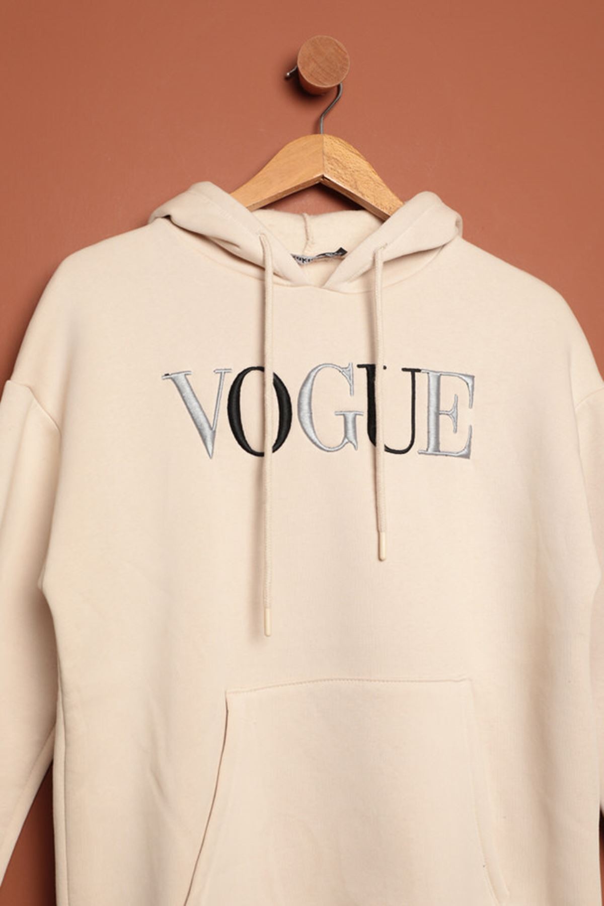 Üç İplik Vogue Nakışlı Kapüşonlu Kadın Bej Sweat