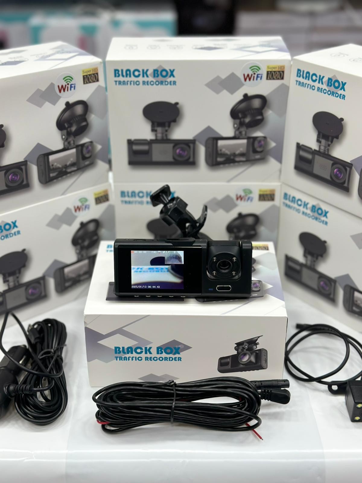 WiFi Destekli Full HD 1080P 3’lü Araç Kamerası (Ön + İç + Arka Kamera) – Black Box Traffic Recorder
