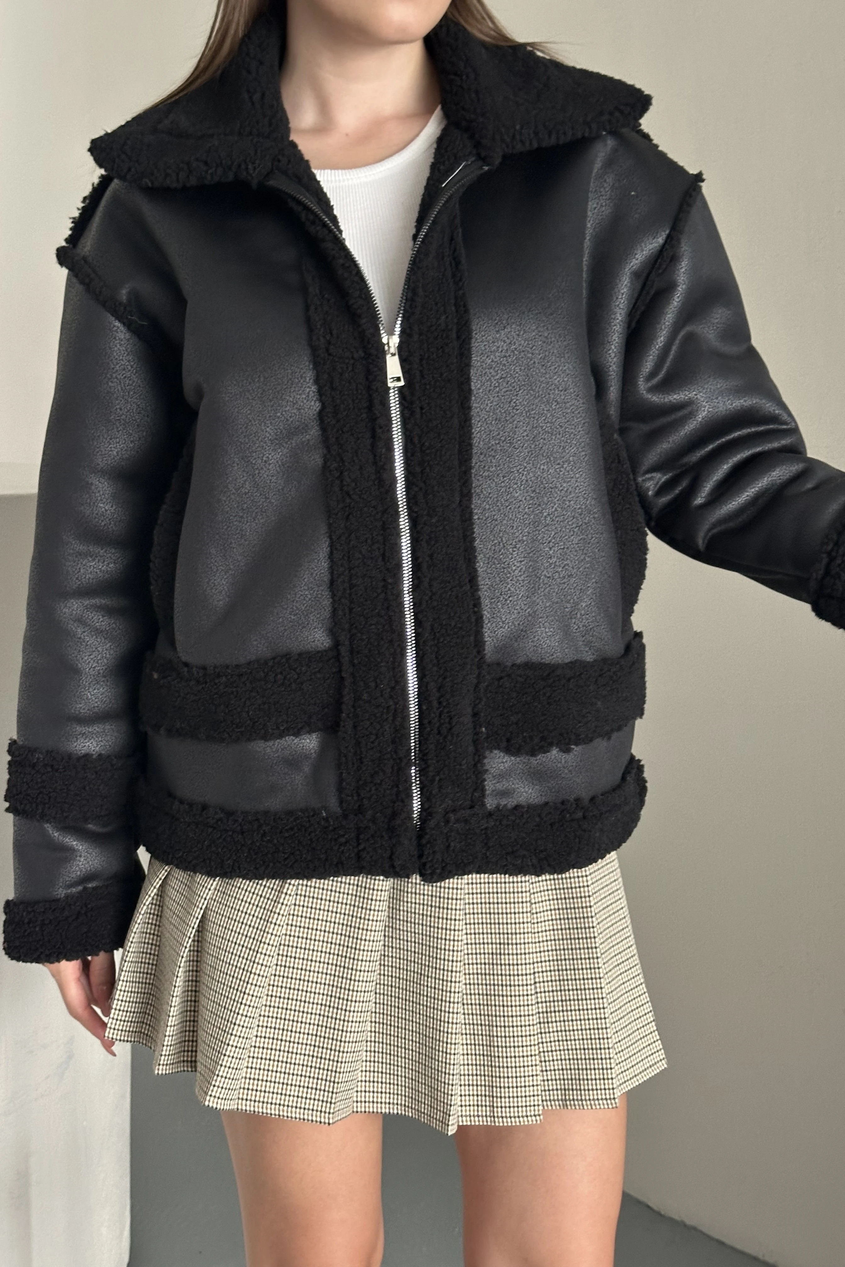 Kadın İçi Kürklü Lamine Suni Deri Mont | Fermuarlı Cepli Kışlık Ceket