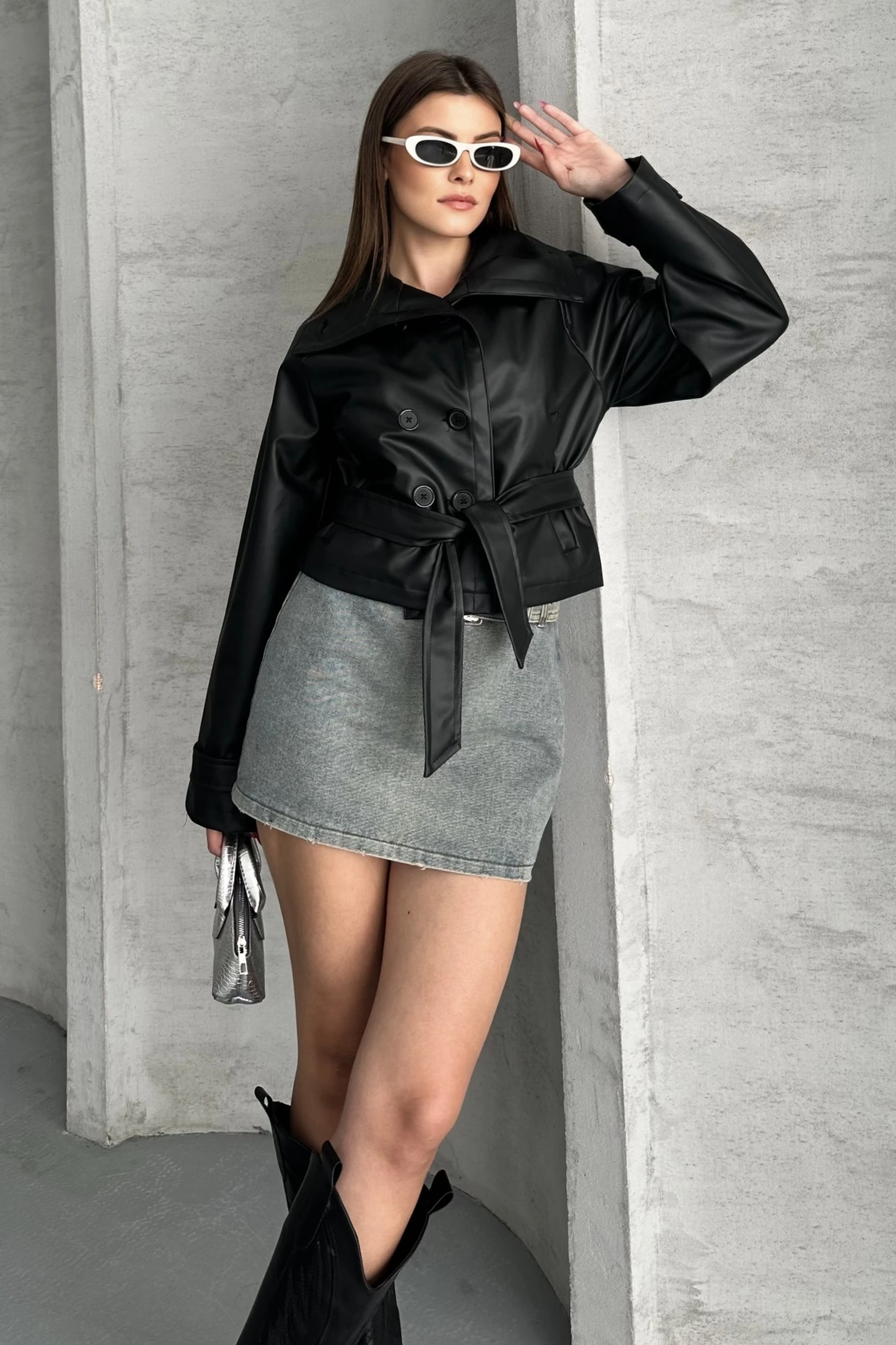 Kadın Kısa Deri Trençkot Ceket | Kuşaklı, Çift Düğmeli, Modern Tasarım