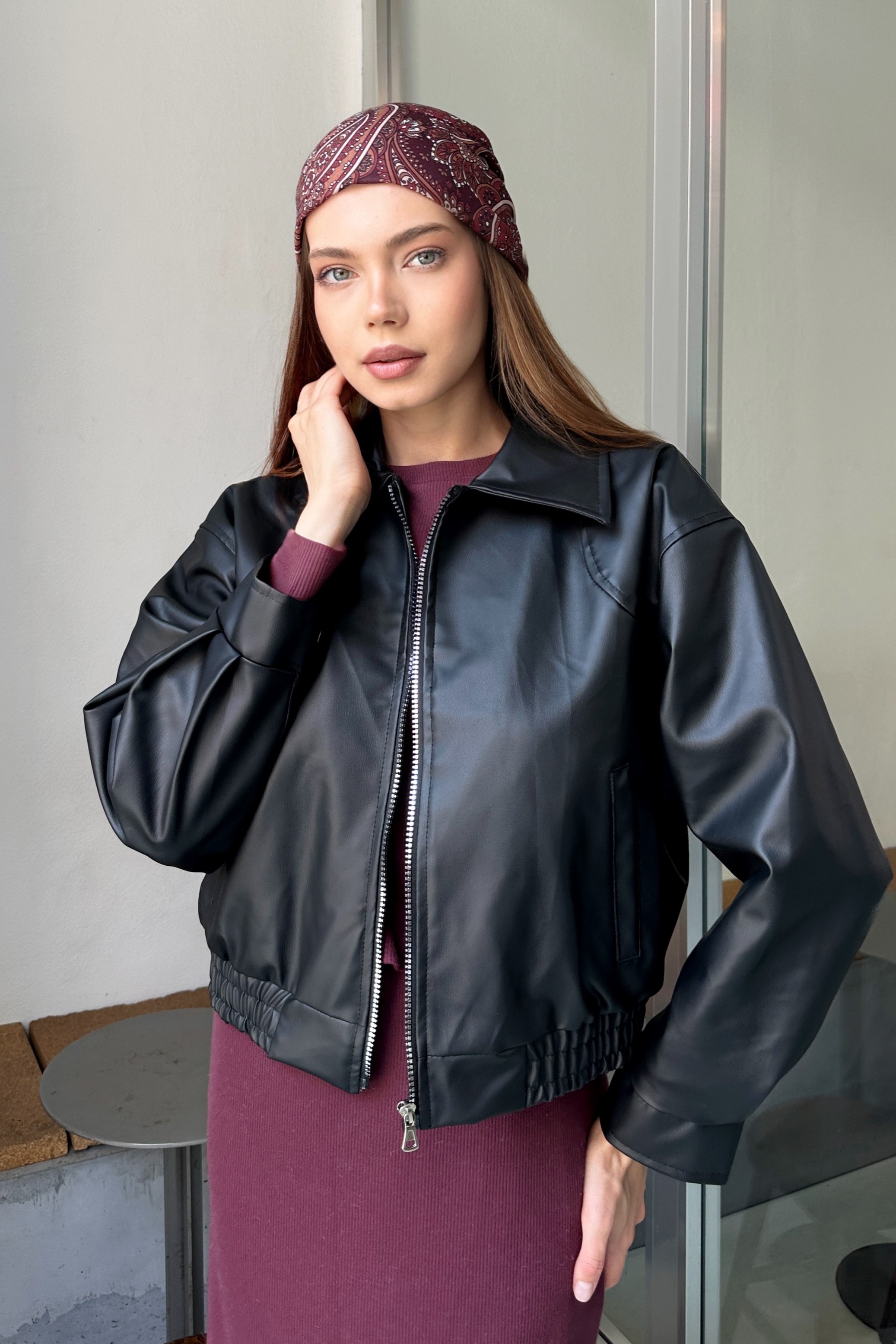 Kadın Oversize Deri Bomber Ceket – Şık, Modern ve Rahat Tasarım