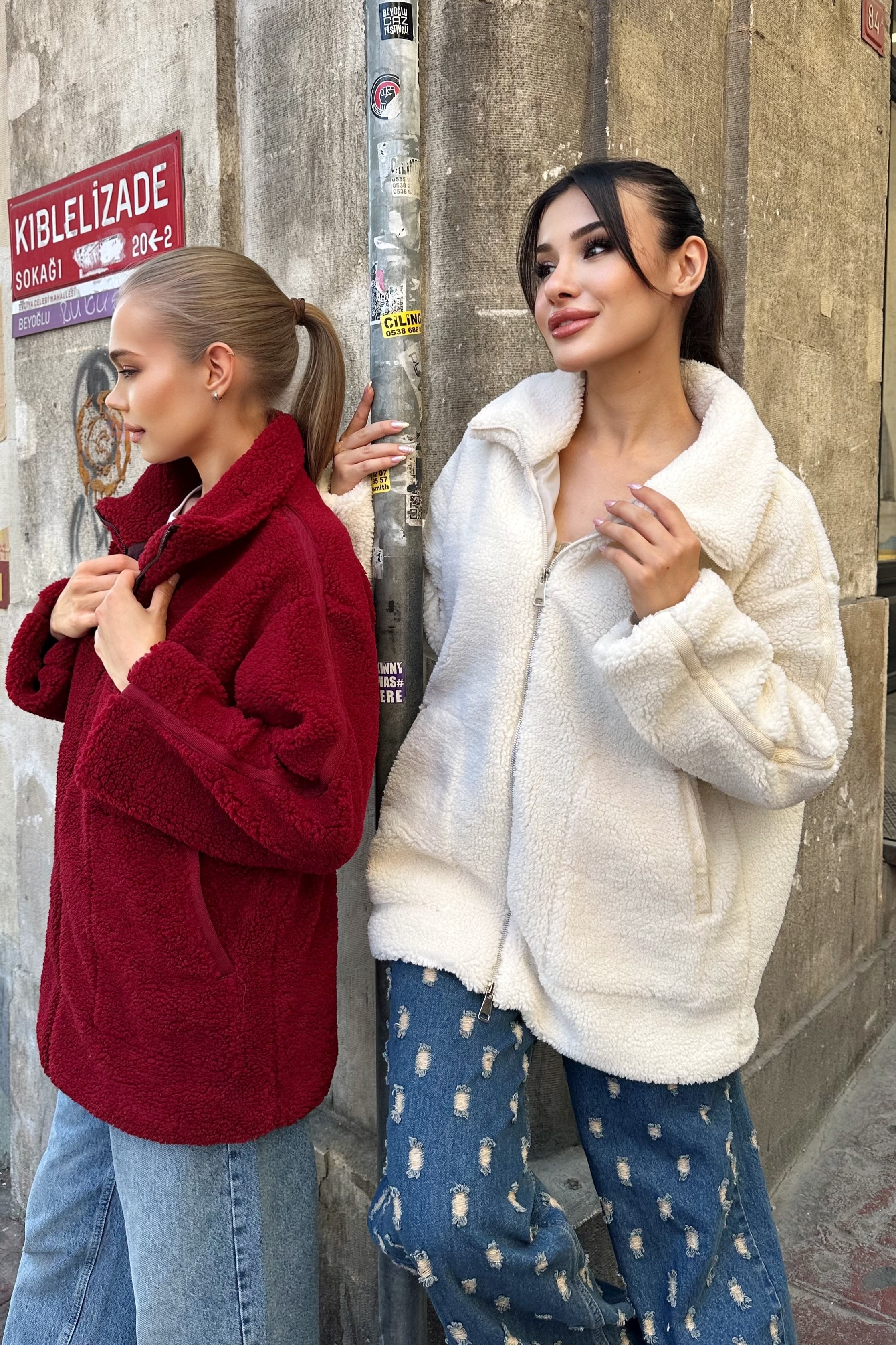 Dik Yakalı Çift Fermuarlı Cepli Kadın Peluş Mont