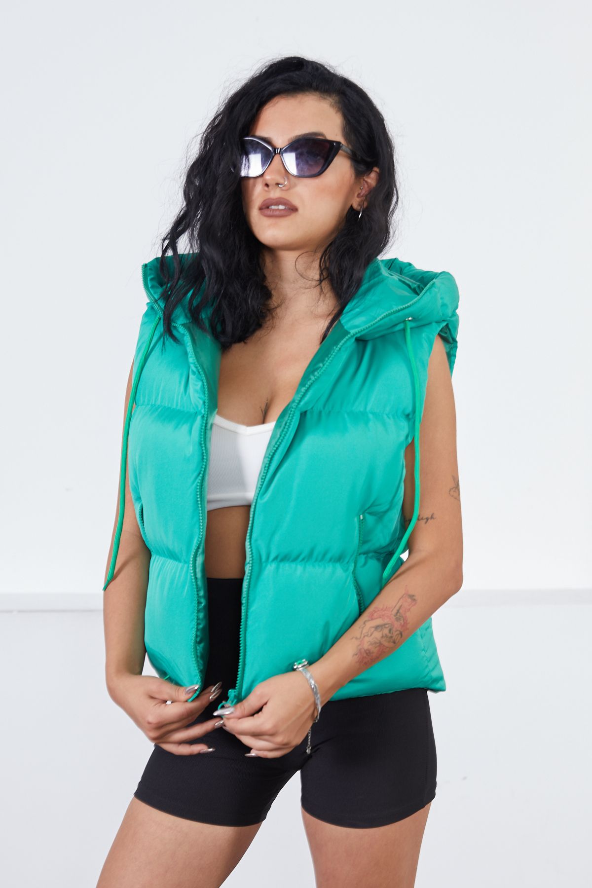 Short Sports Hooded Puffer Vest