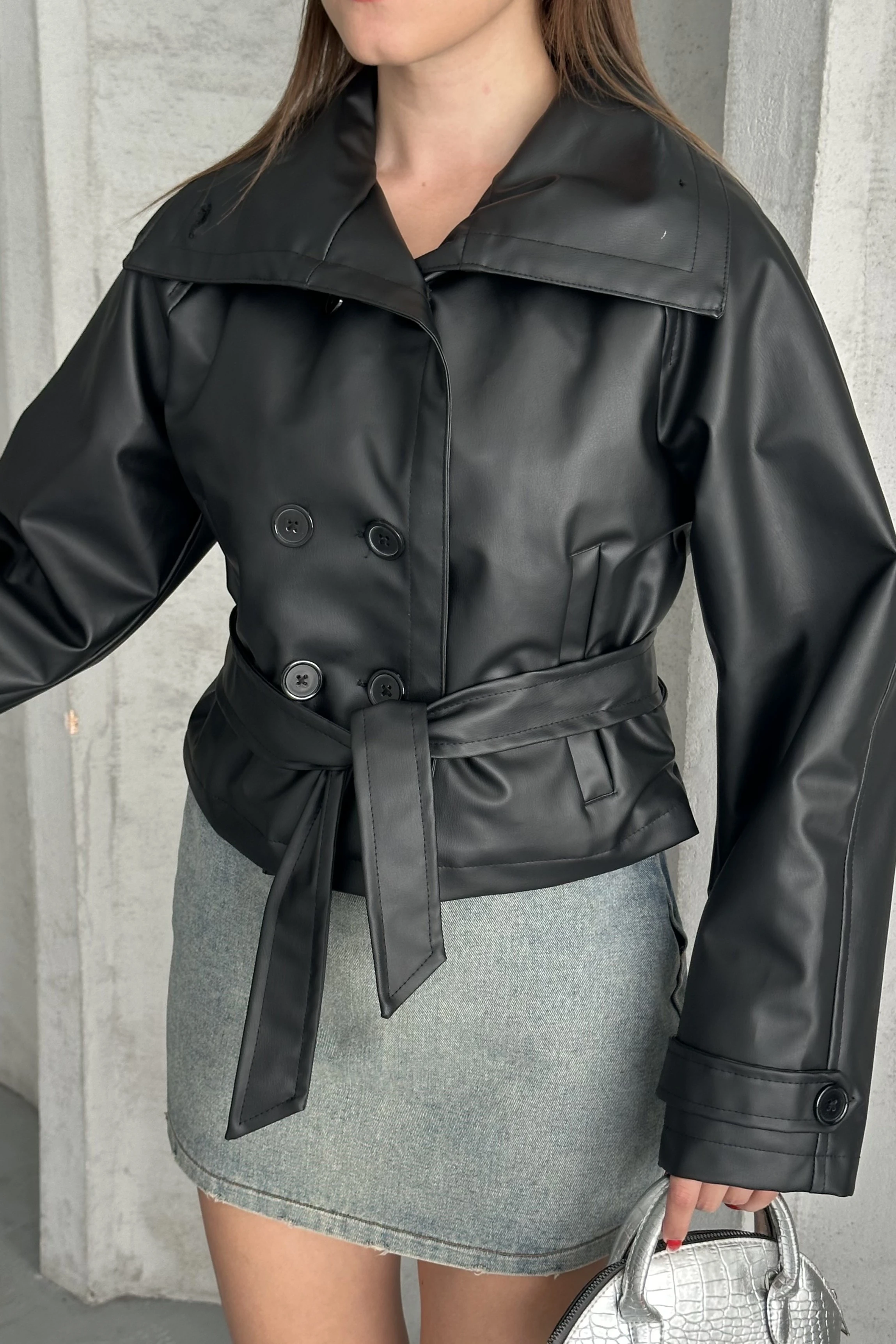 Kadın Kısa Deri Trençkot Ceket | Kuşaklı, Çift Düğmeli, Modern Tasarım
