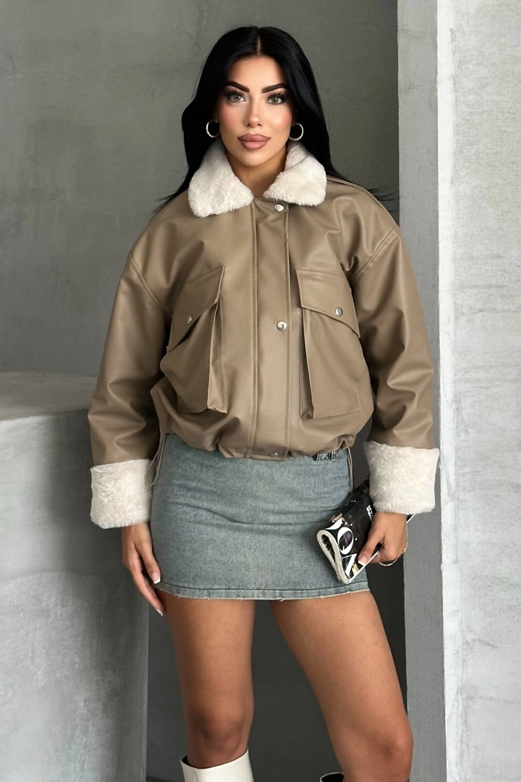 Kadın Kürk Yakalı Biker Deri Ceket | Çift Cepli, Soğuk Geçirmez, Kışlık Suni Deri Mont - bej