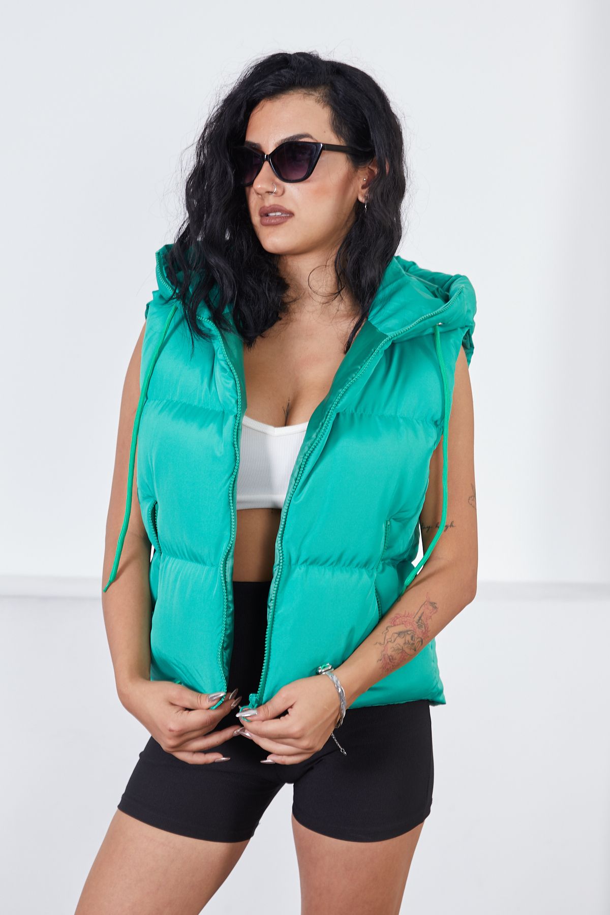 Short Sports Hooded Puffer Vest