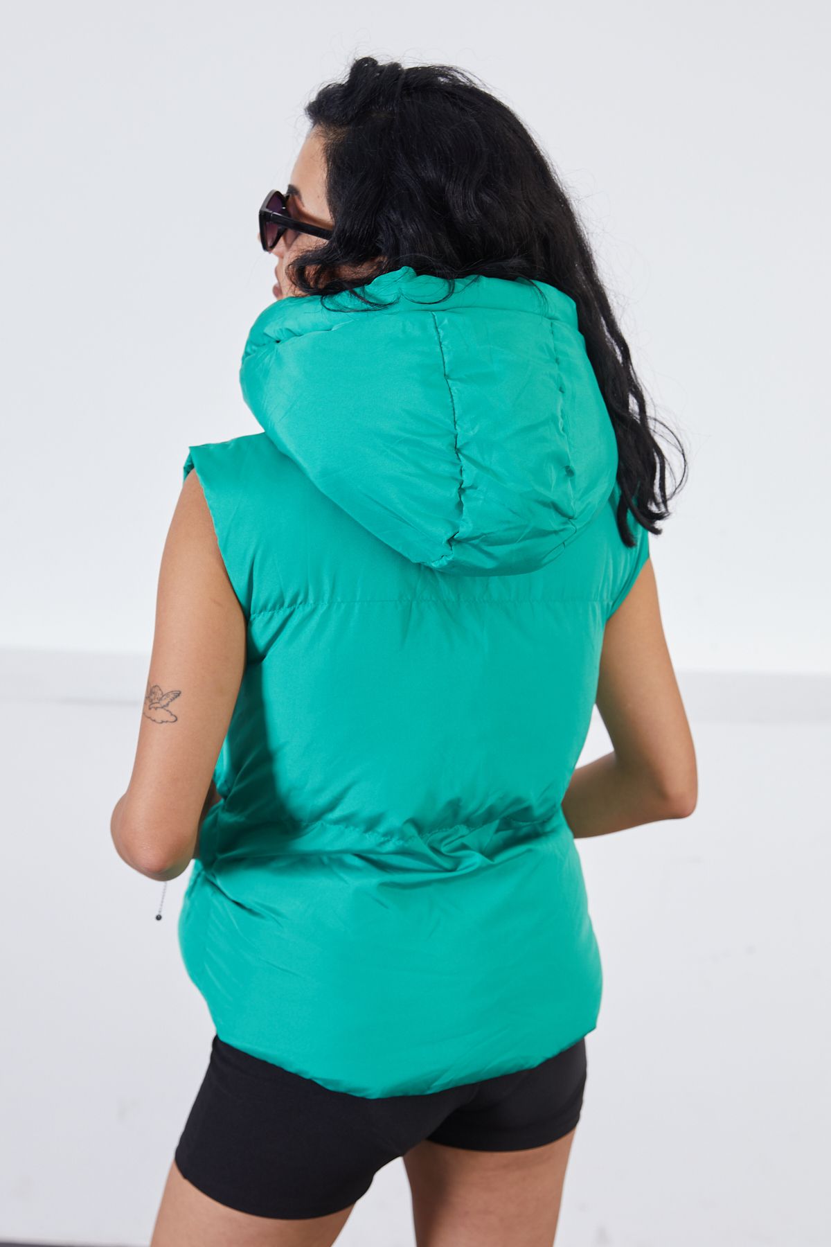 Short Sports Hooded Puffer Vest