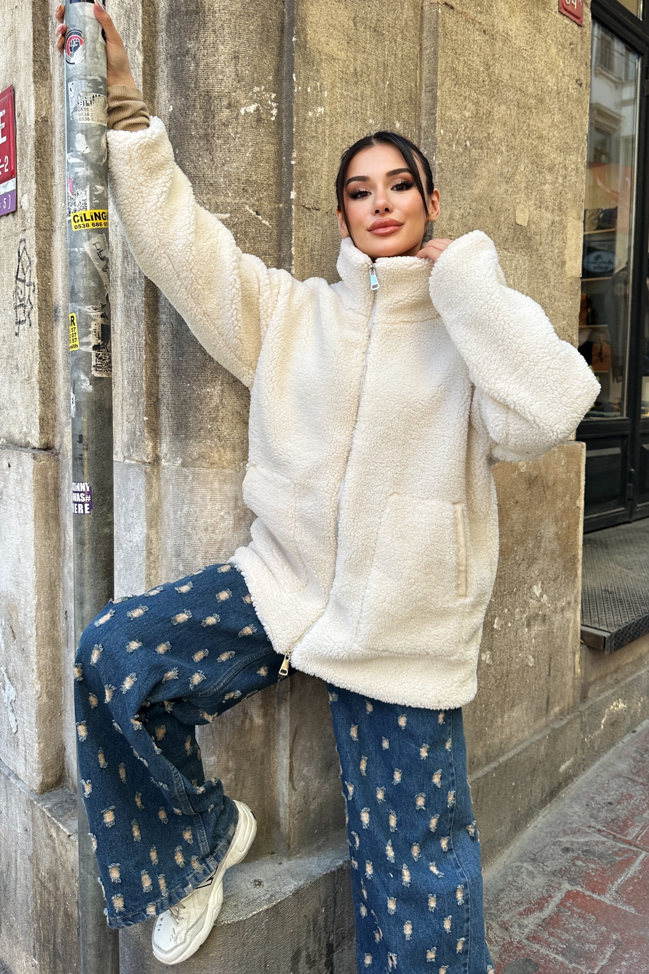 Dik Yakalı Çift Fermuarlı Cepli Kadın Peluş Mont