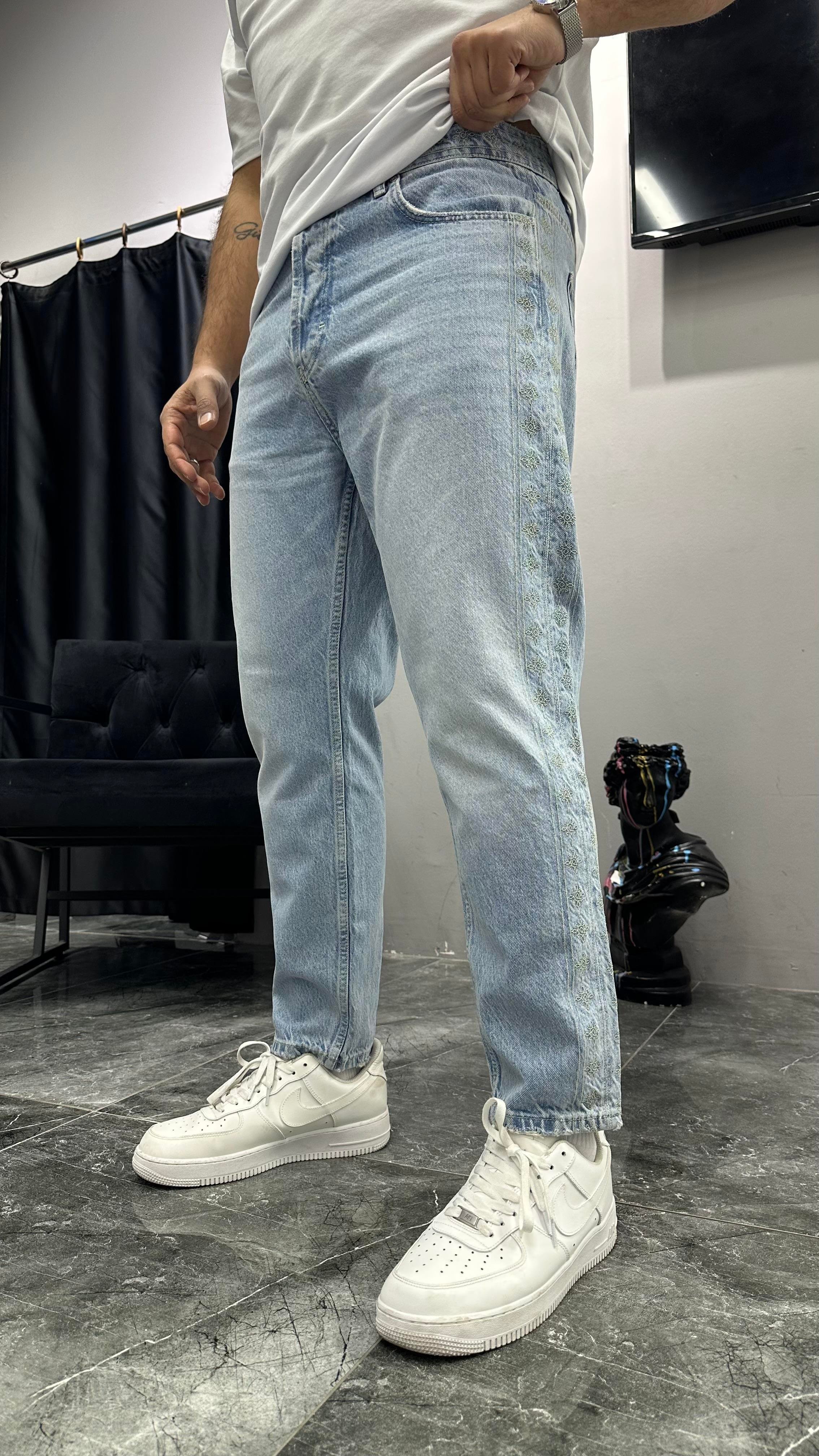 Nakış Detaylı Regular Fit Jean