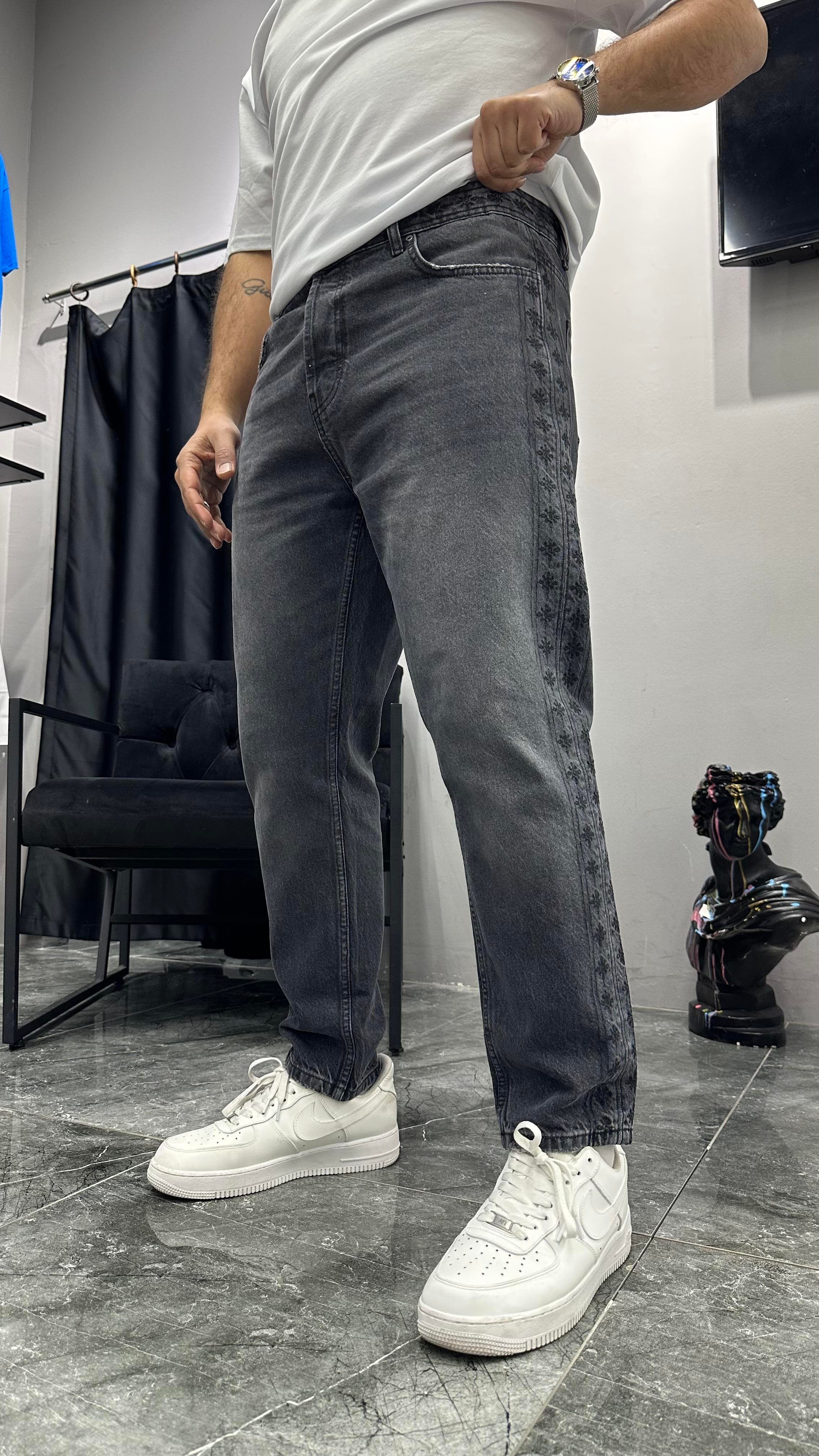 Nakış Detaylı Regular Fit Jean