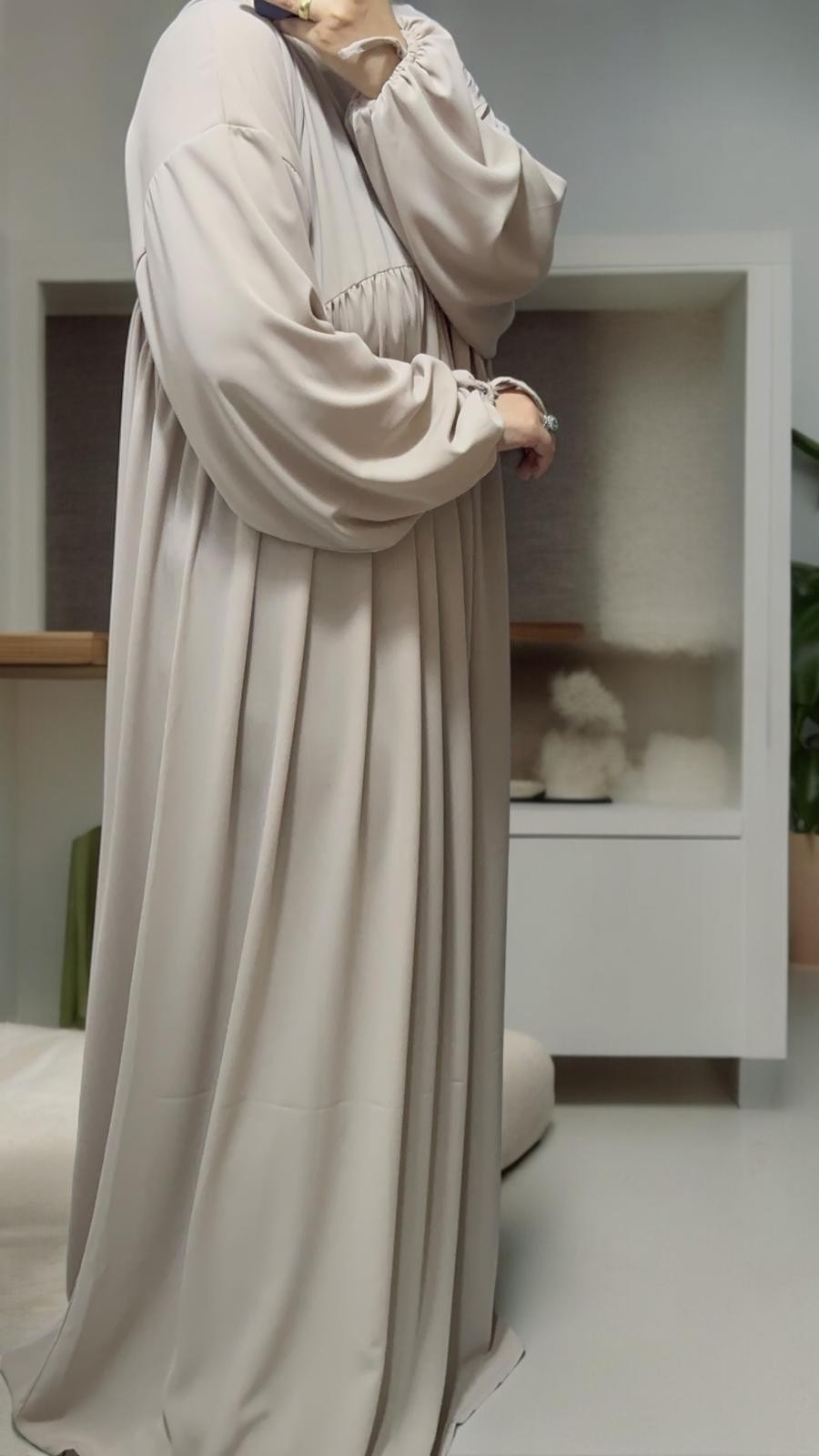 BEJ AİŞE ABAYA