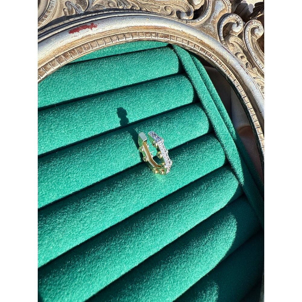Ambra Earcuff