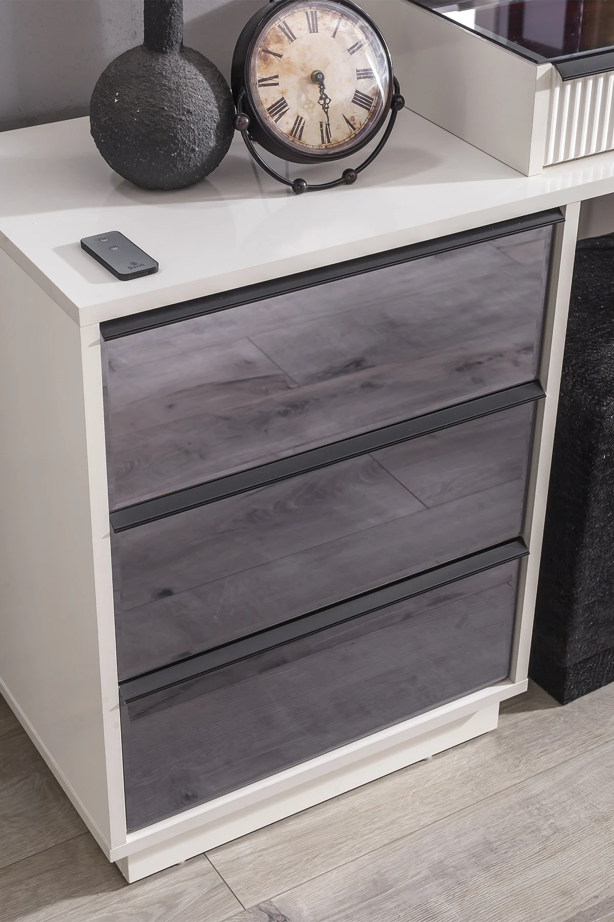 Diamond Aynalı Puflu Şifonyer