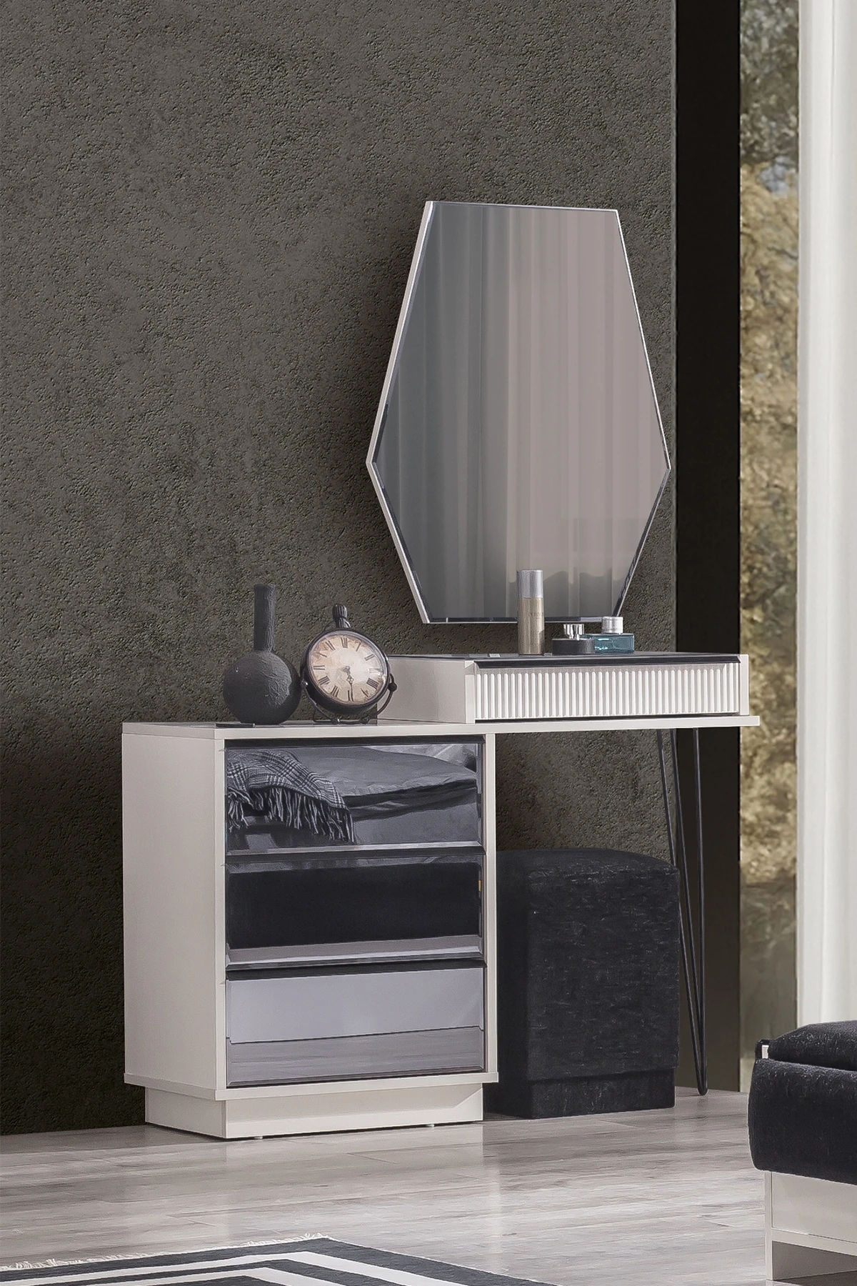 Diamond Aynalı Puflu Şifonyer