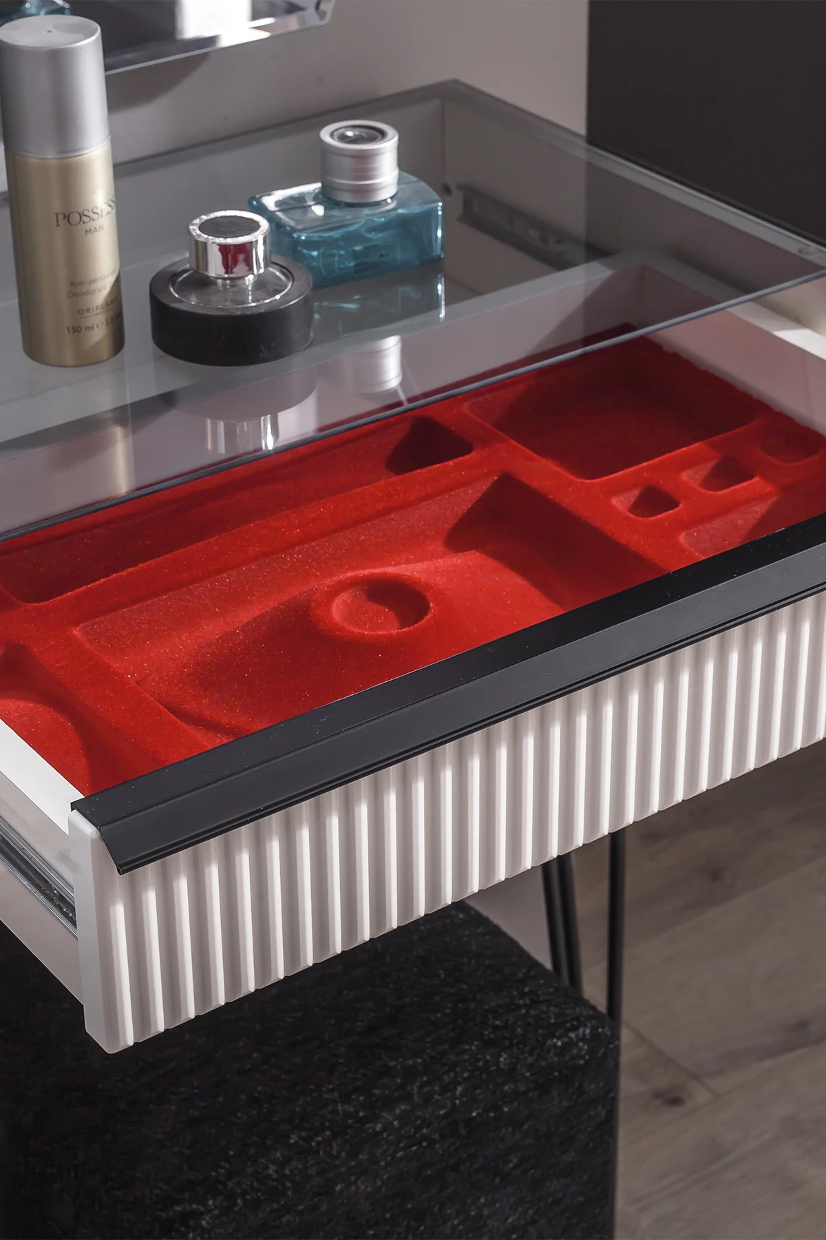 Diamond Aynalı Puflu Şifonyer