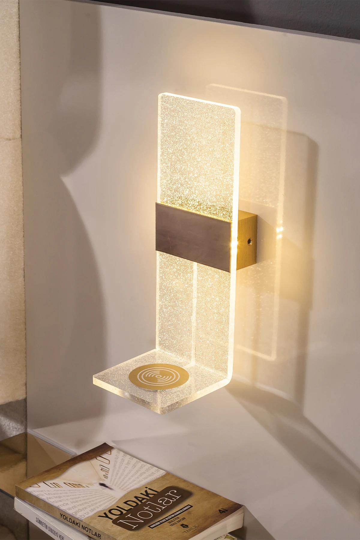 Ada Işıklı Komodin