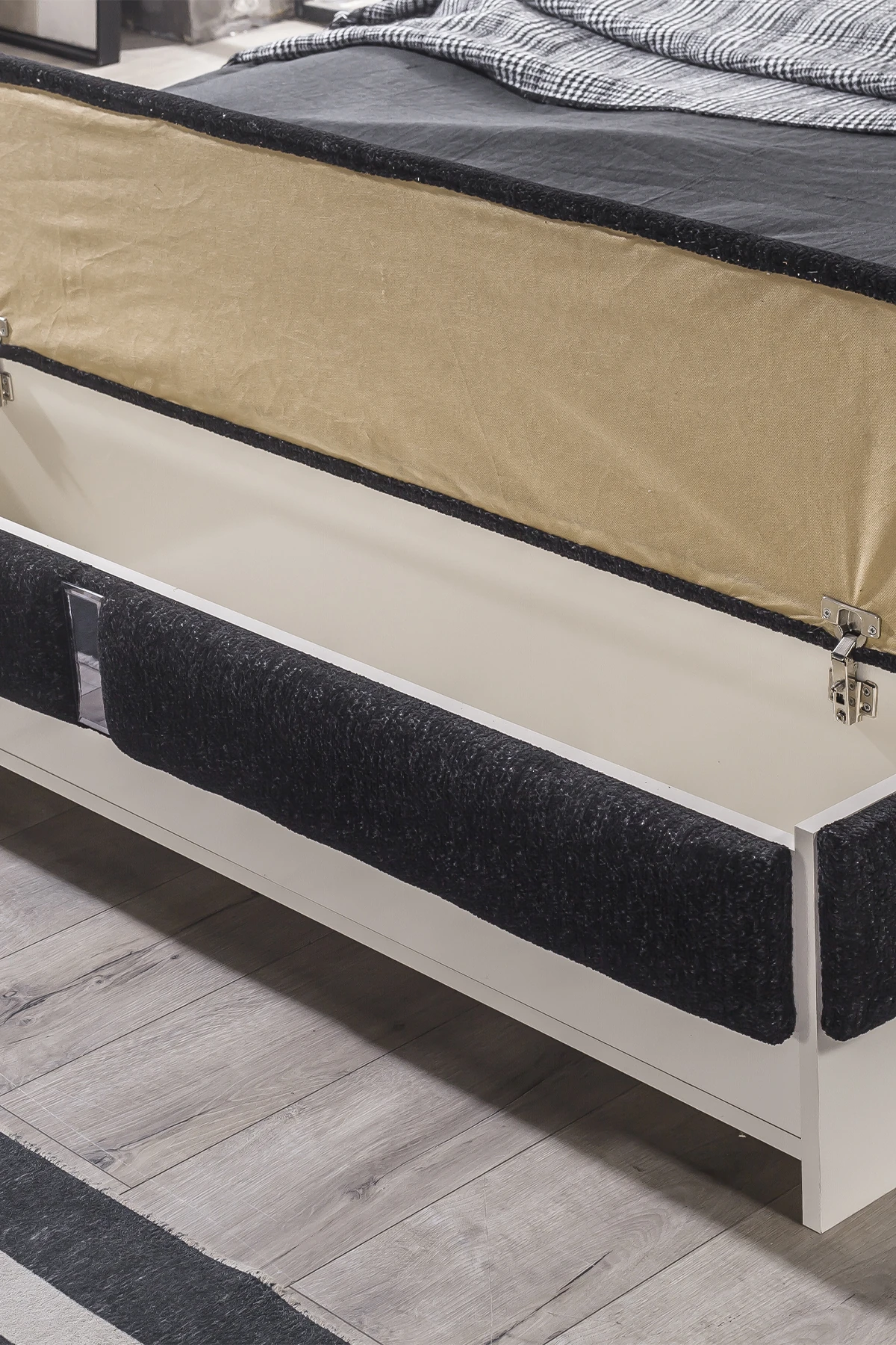 Diamond Bazalı Benchli Karyola