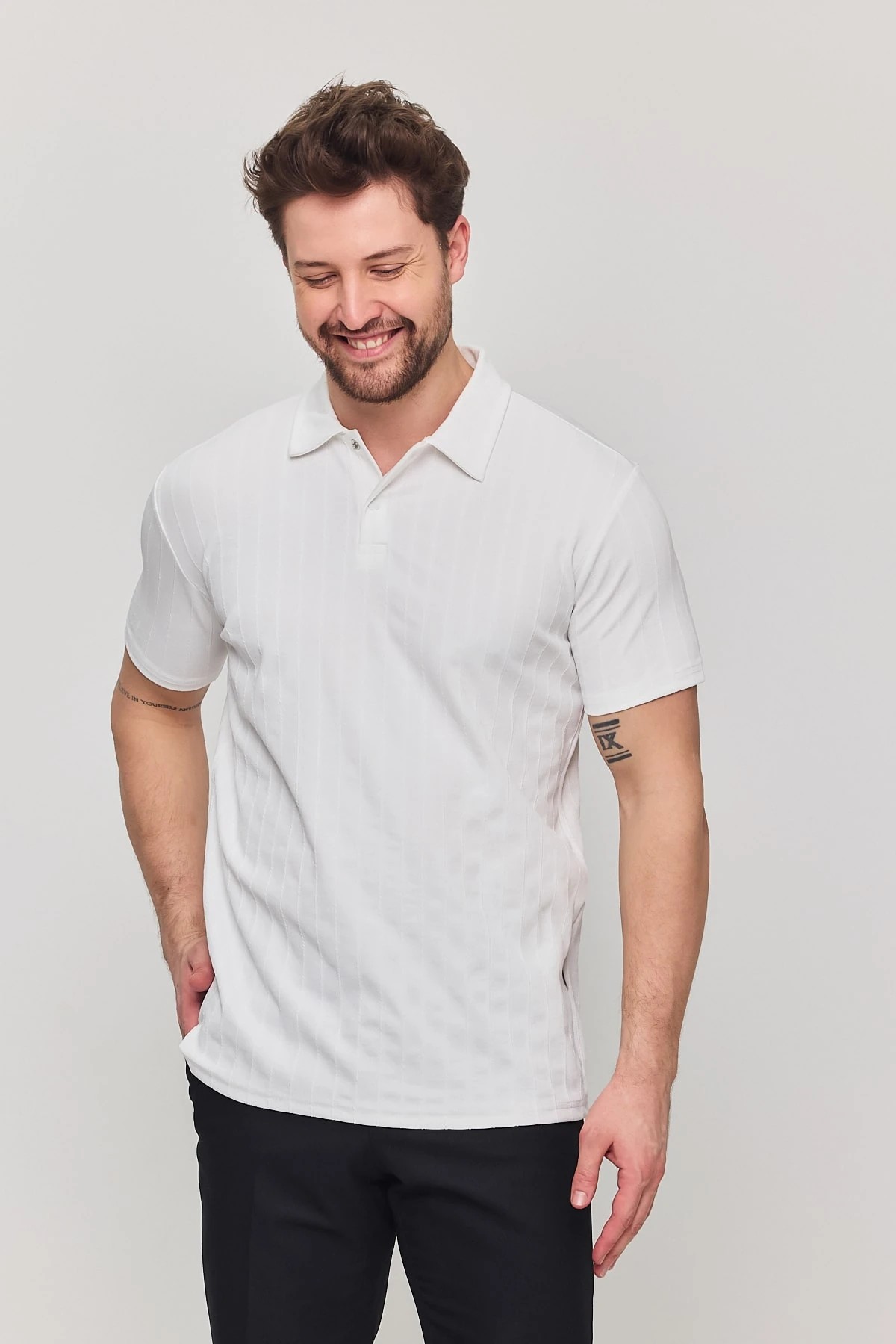 Polo Yaka Düğmeli Beyaz T-Shirt