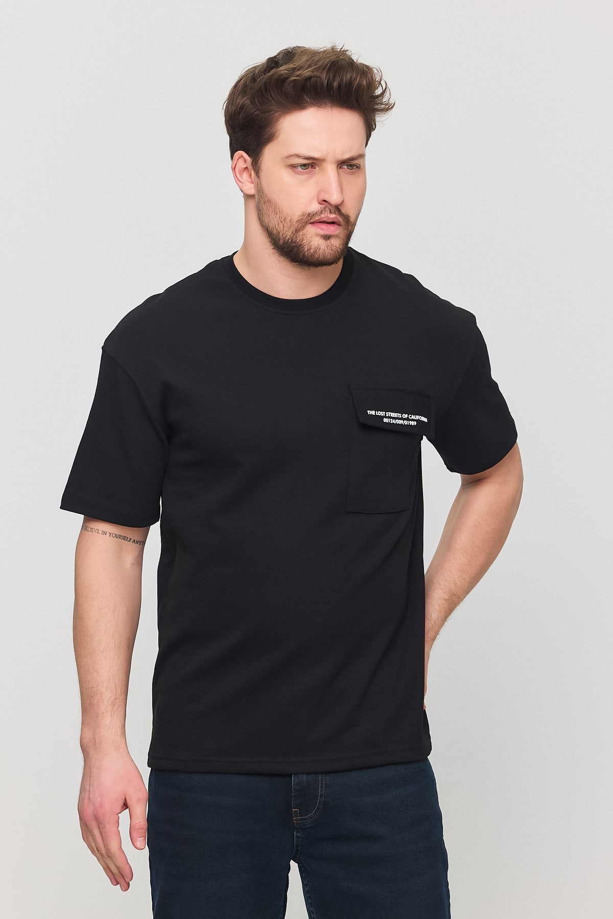 Kapaklı Cepli T-Shirt - Siyah