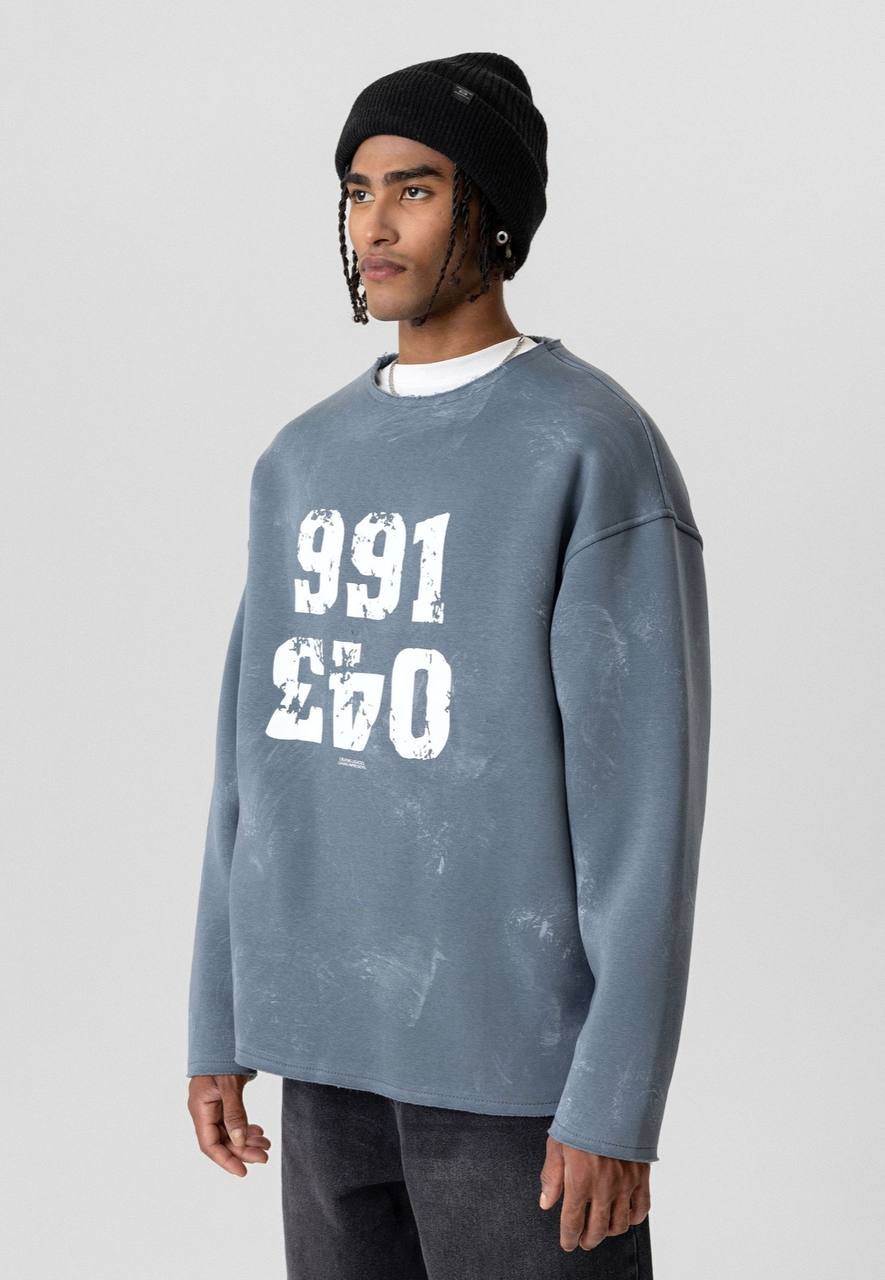 Desenli Geniş Yakalı Oversize Sweatshirt