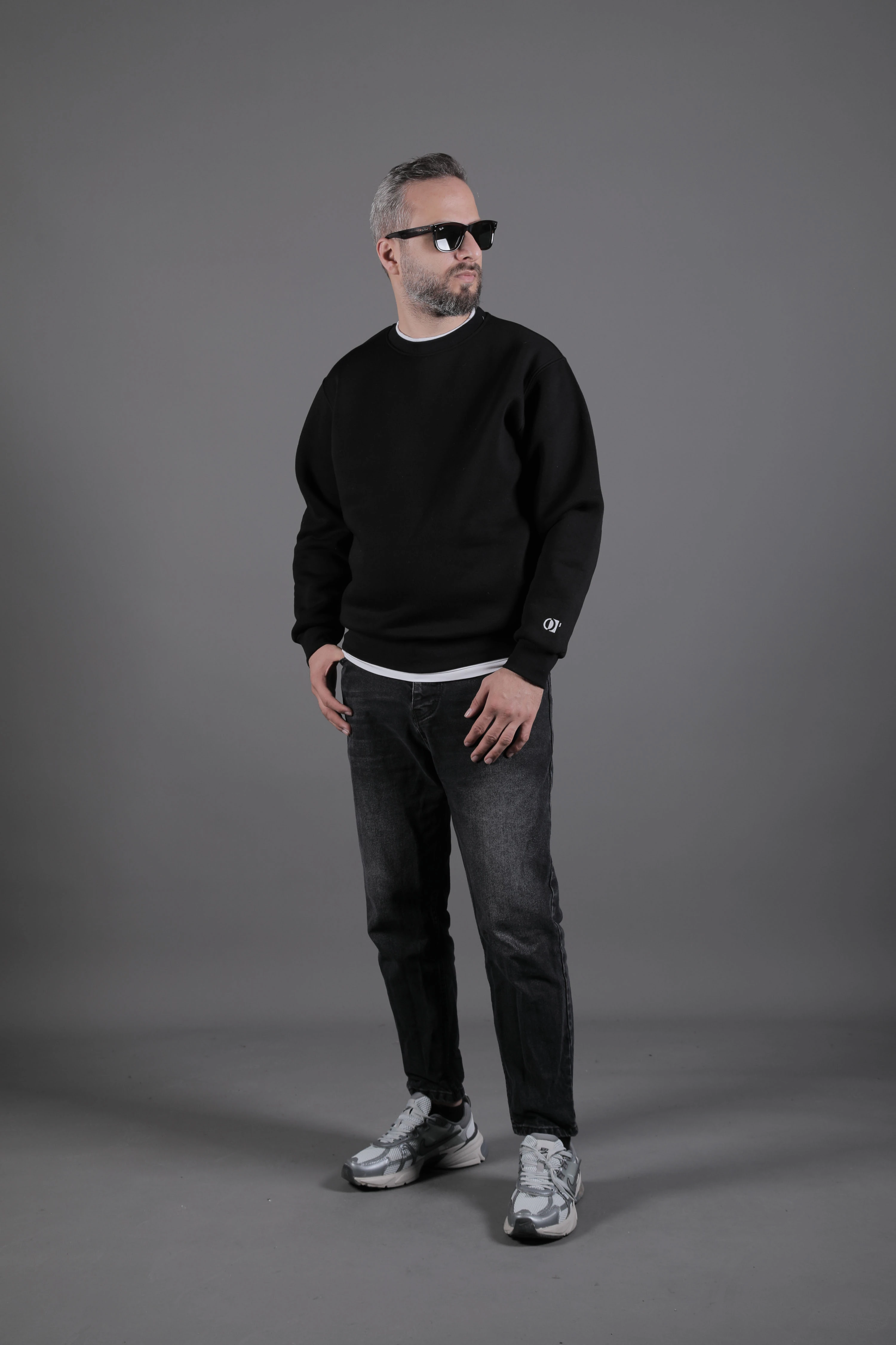 Yaka ve Etek Parçalı Nakışlı Erkek Sweatshirt - Siyah