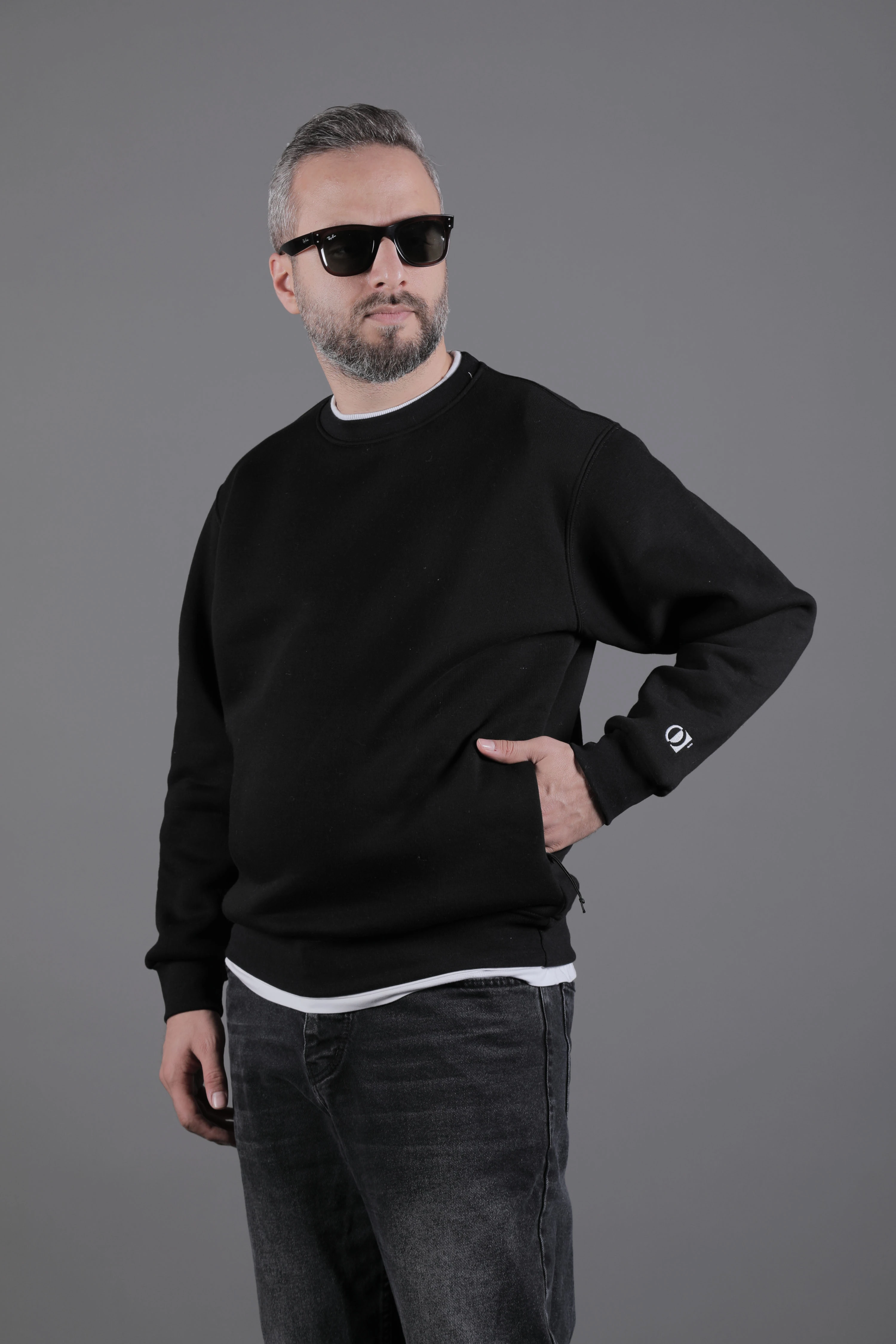 Yaka ve Etek Parçalı Nakışlı Erkek Sweatshirt - Siyah
