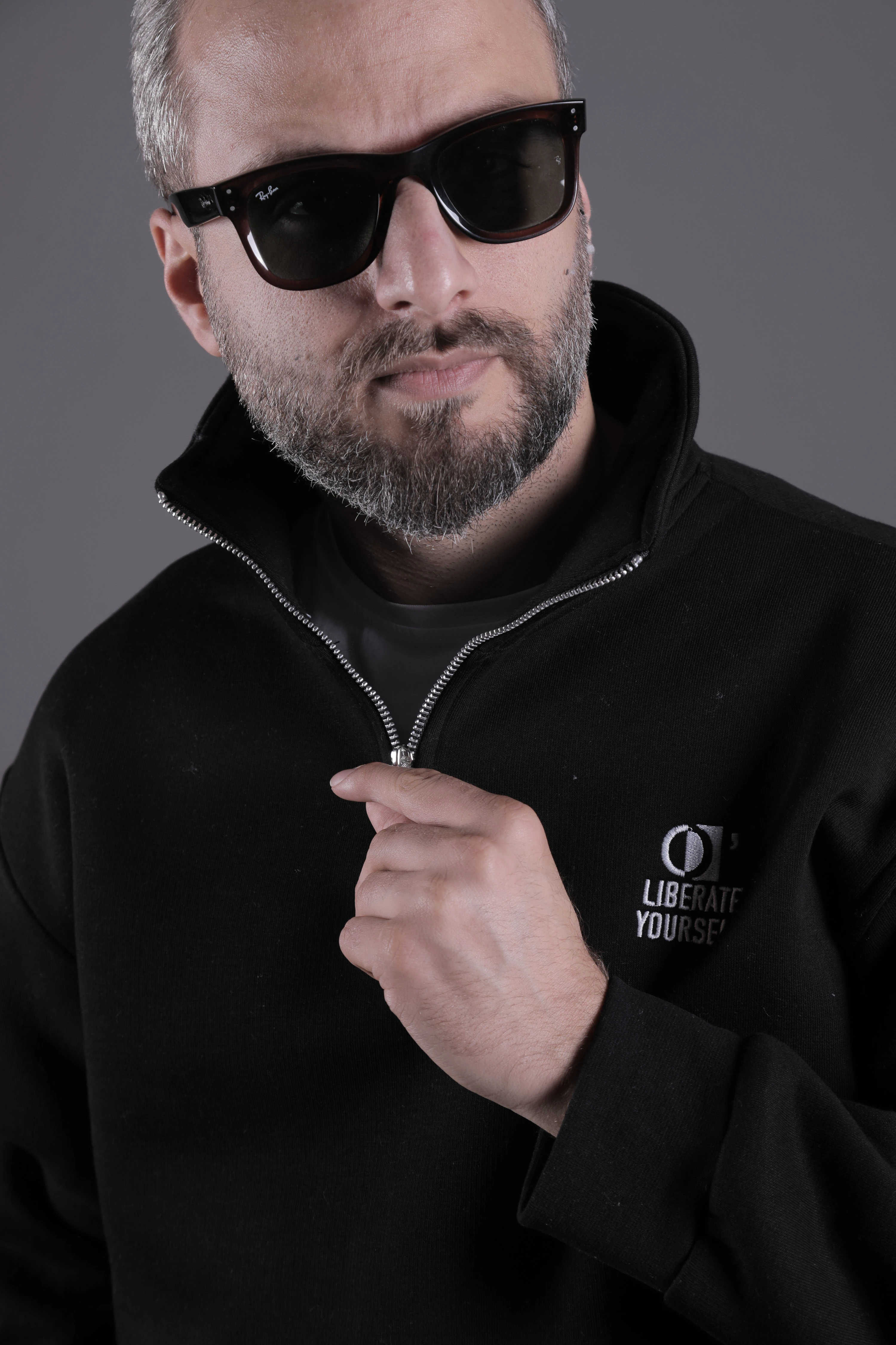 Dik Yakalı Parçalı Erkek Sweatshirt - Siyah