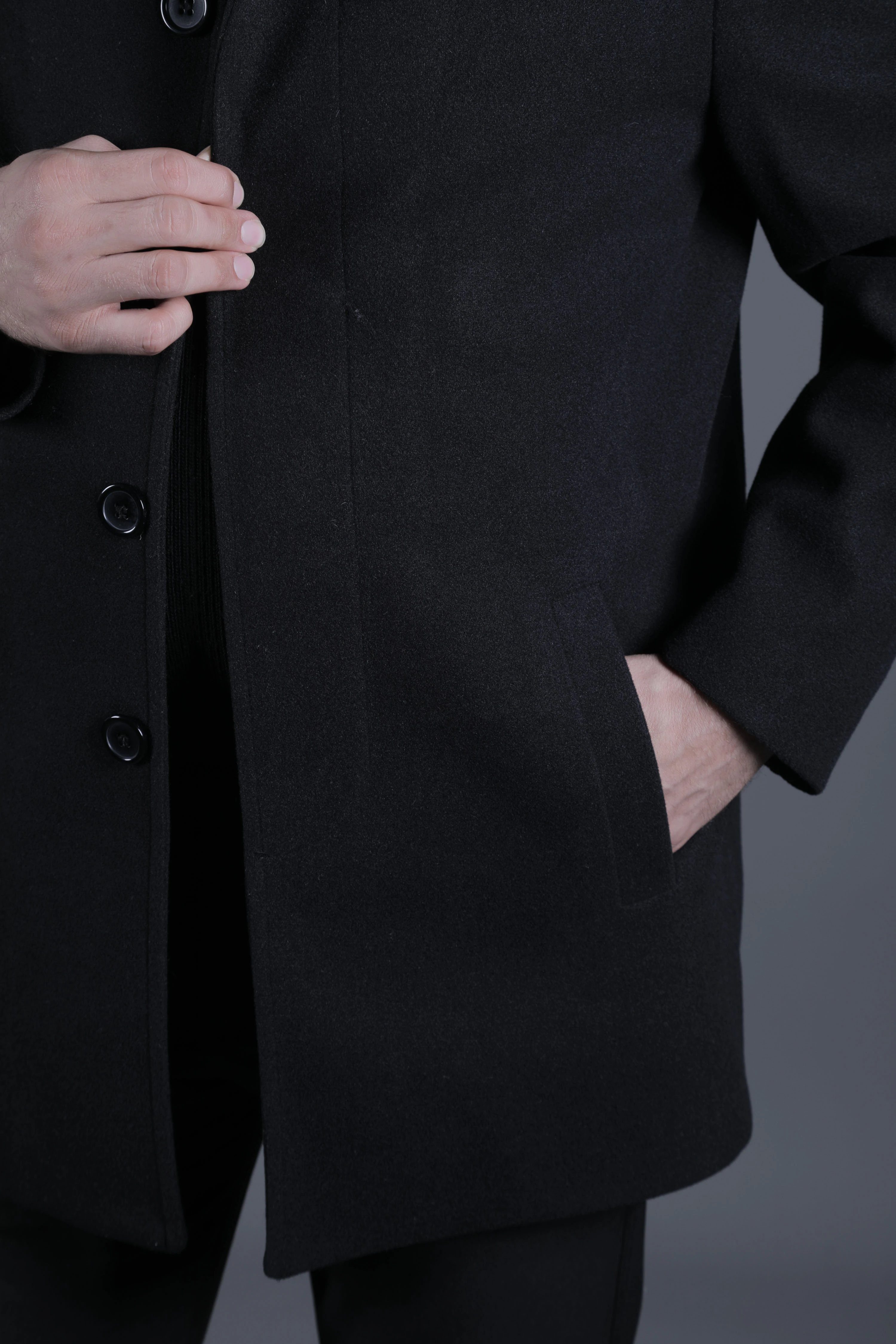 Yaka Detaylı Gizli Düğmeli Erkek Kaşe Kaban