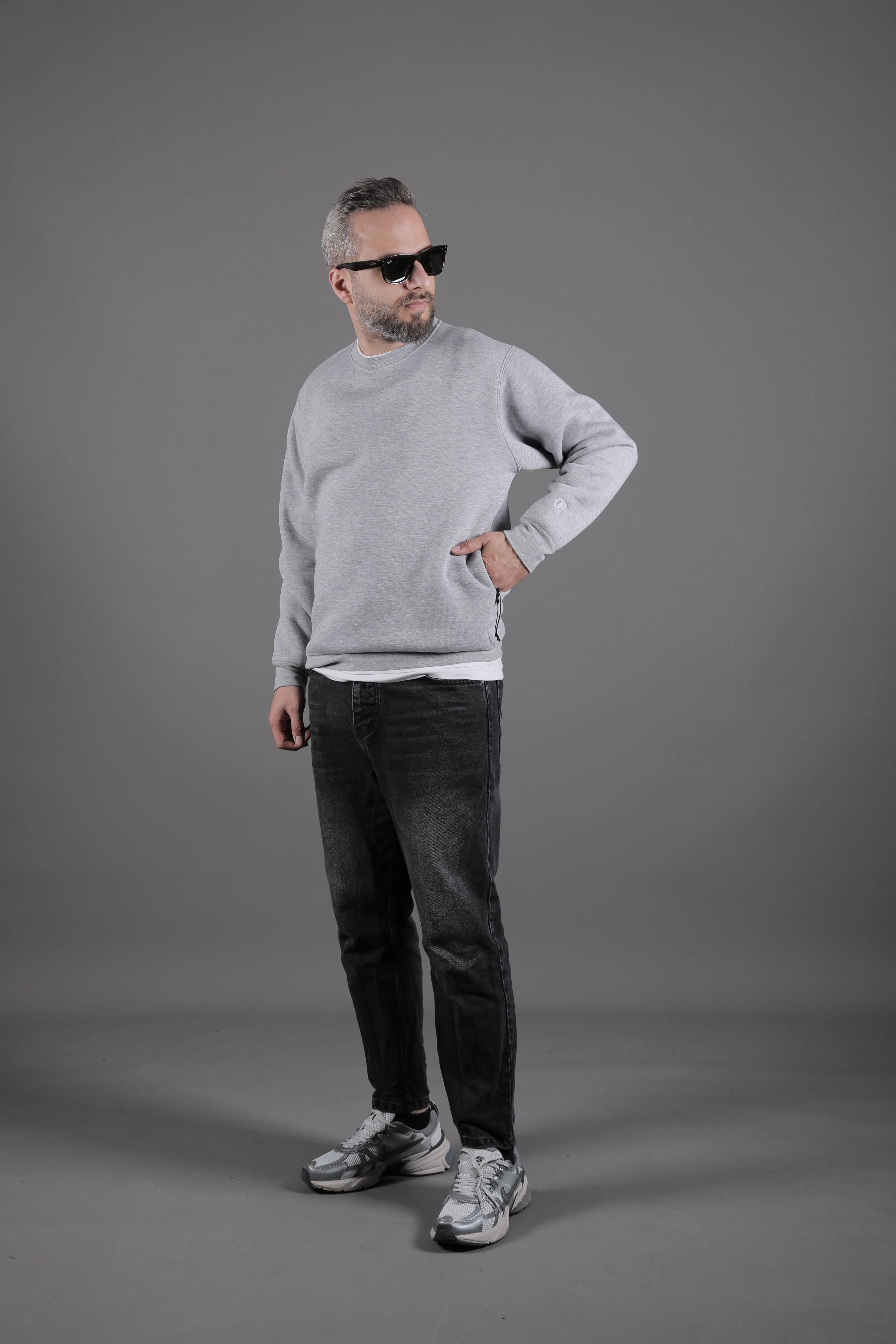 Yaka ve Etek Parçalı Nakışlı Erkek Sweatshirt - Gri