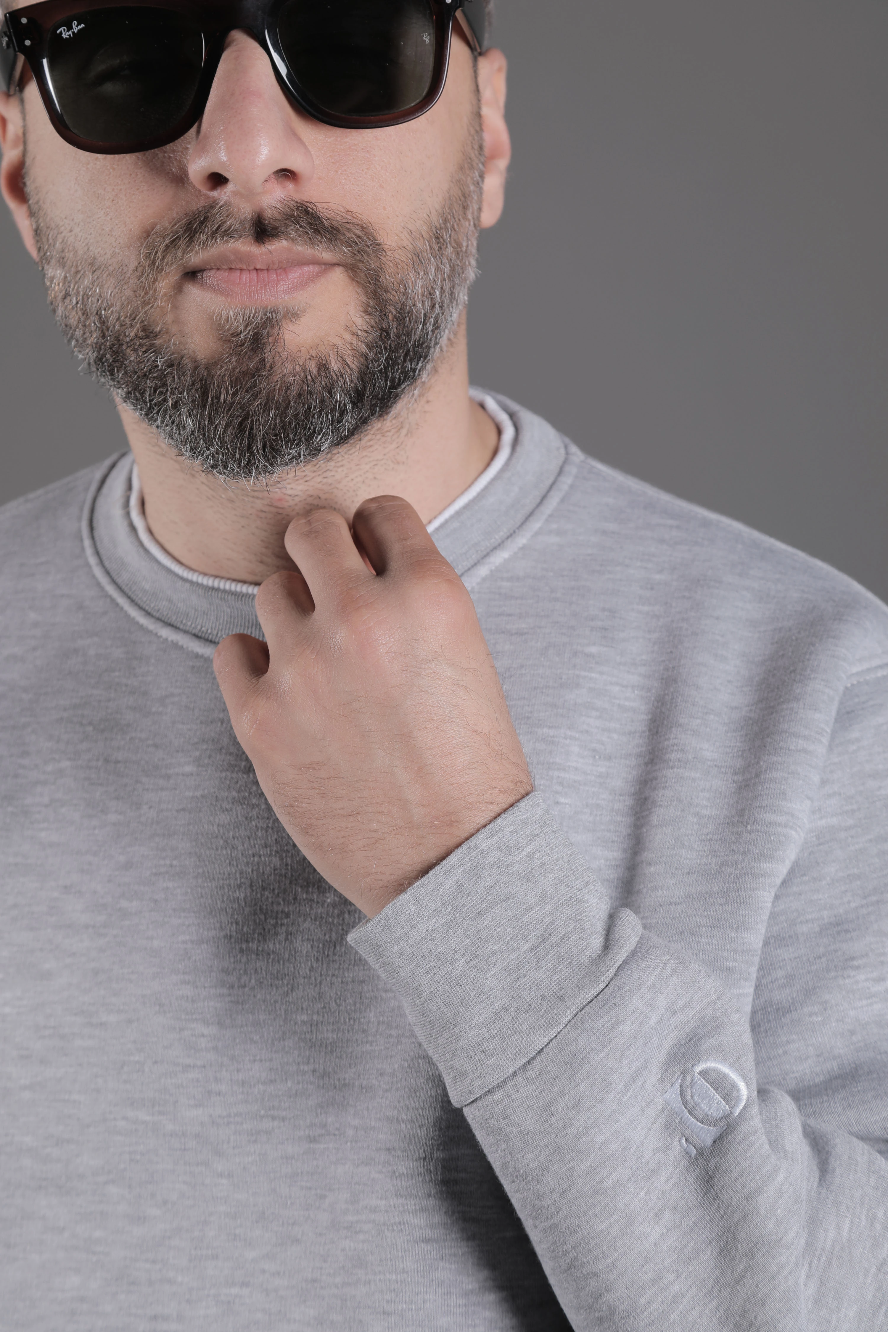 Yaka ve Etek Parçalı Nakışlı Erkek Sweatshirt - Gri