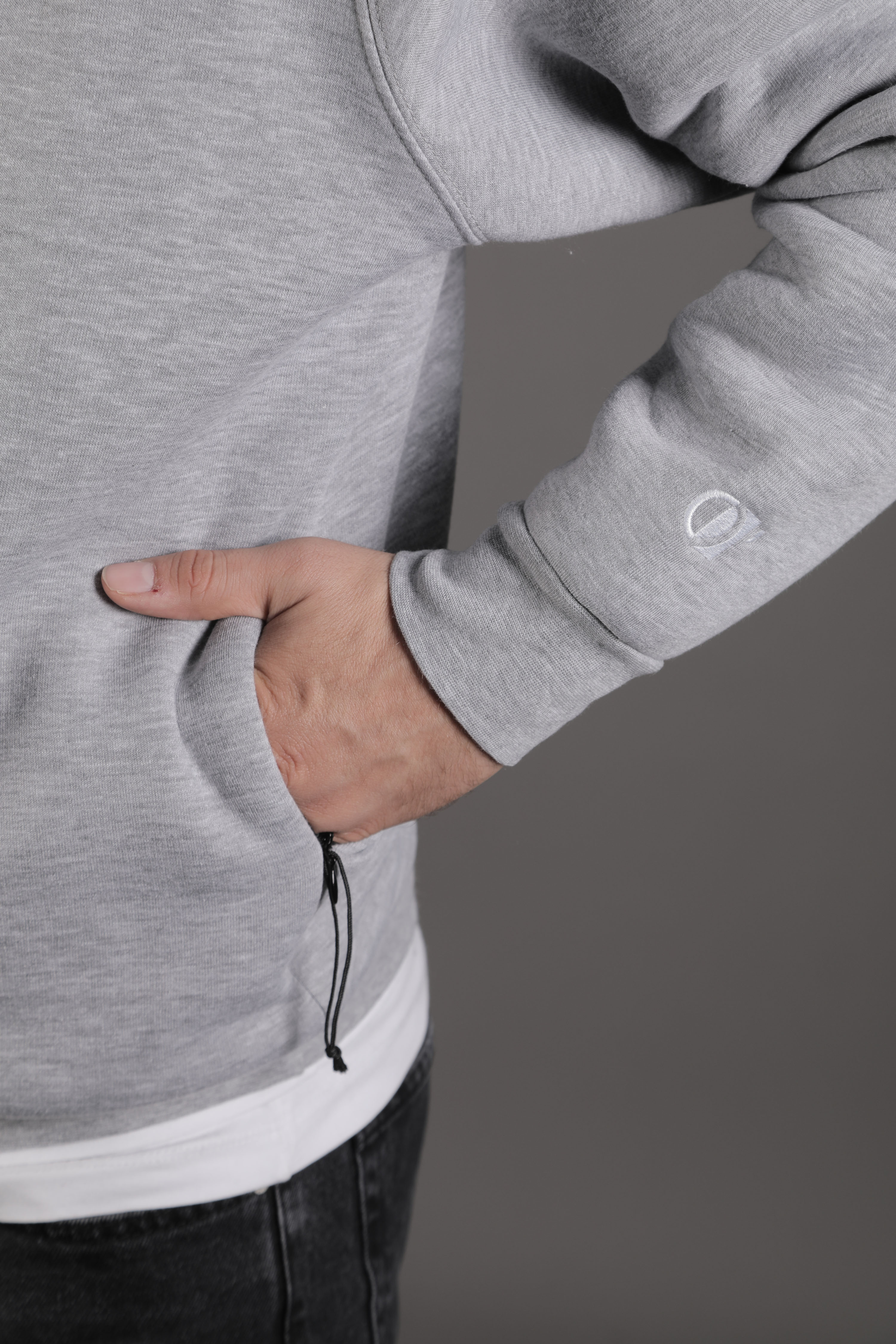 Yaka ve Etek Parçalı Nakışlı Erkek Sweatshirt - Gri