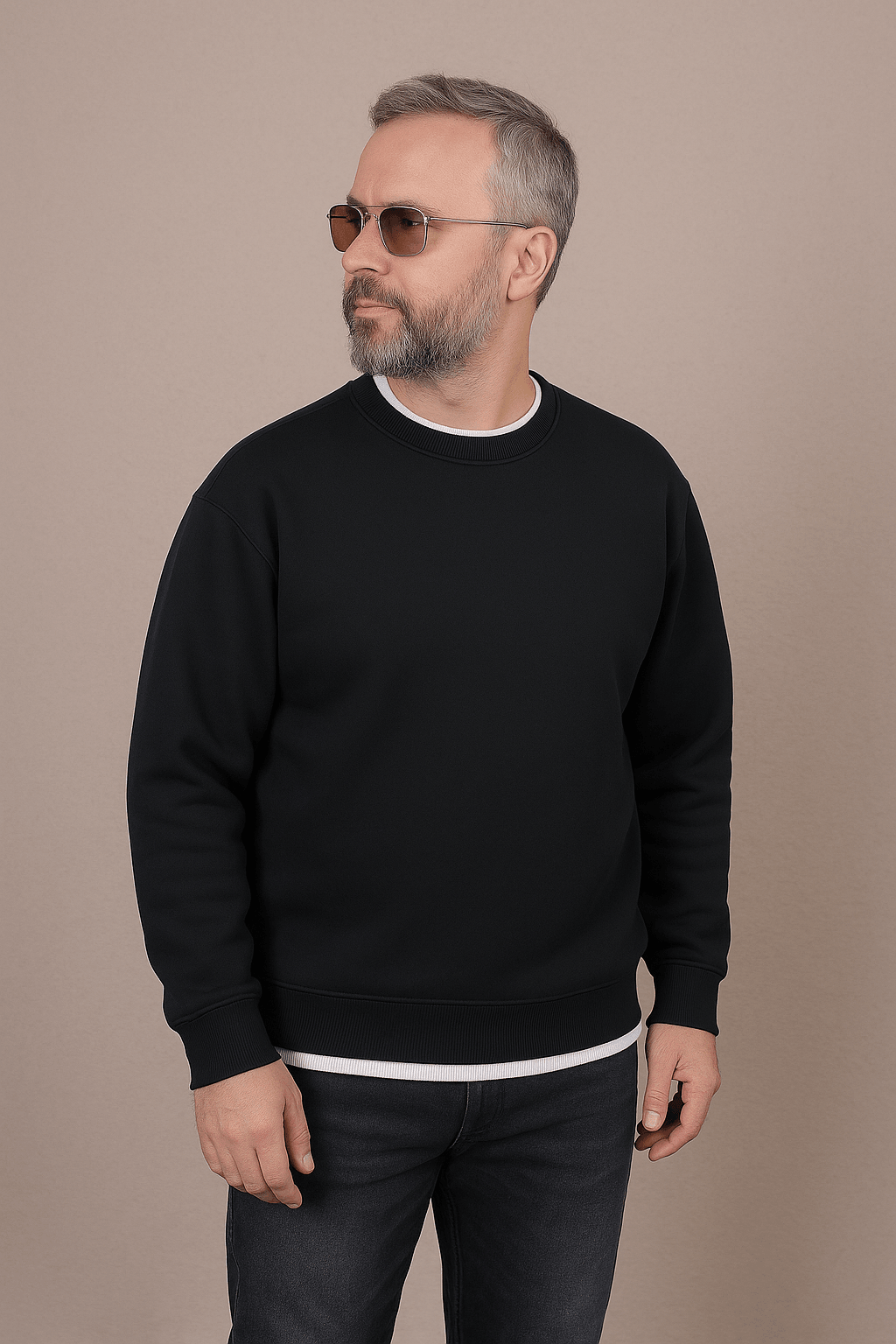 Yaka ve Etek Detaylı Kolu Nakışlı Sweatshirt - Siyah