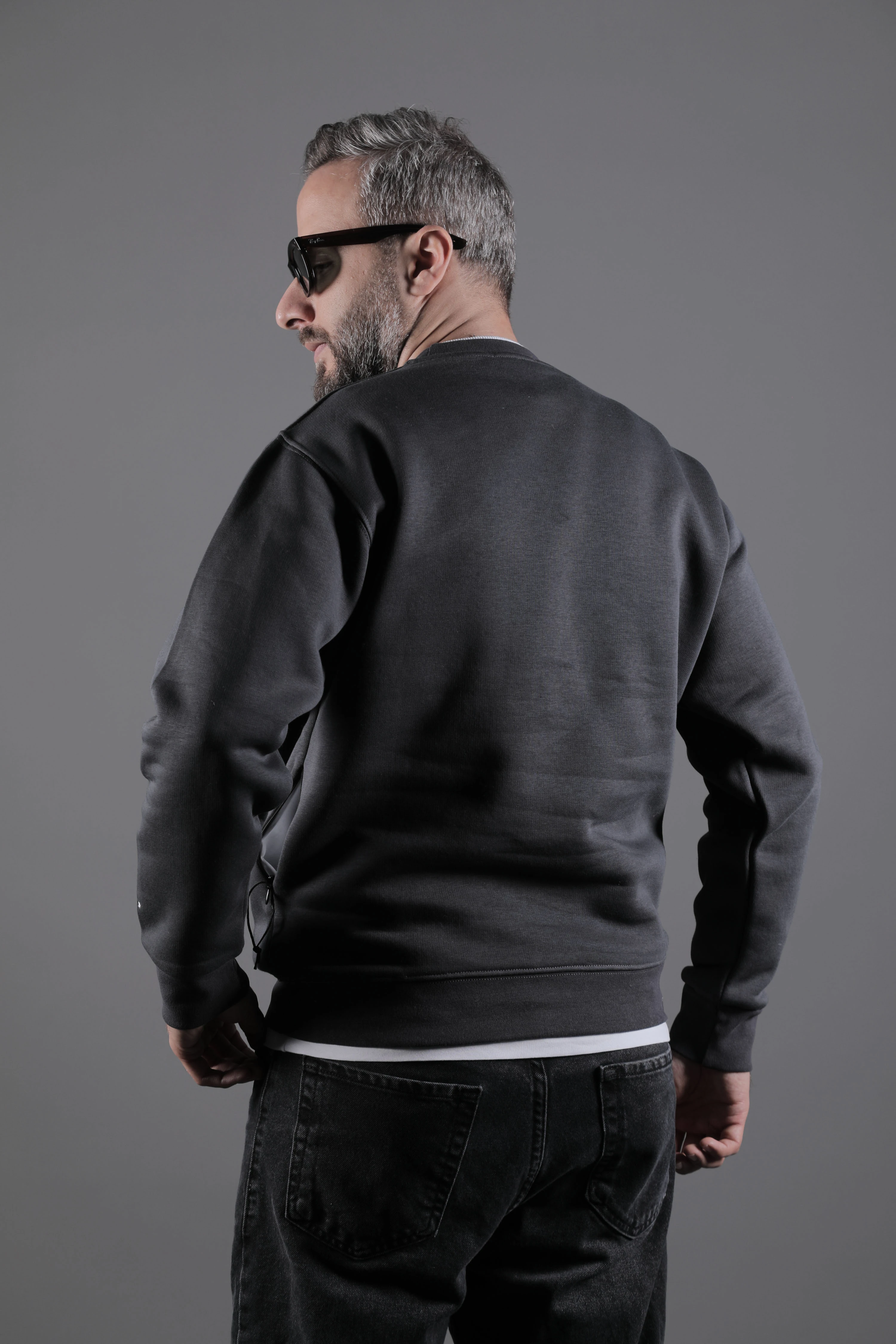 Yaka ve Etek Parçalı Nakışlı Erkek Sweatshirt - Füme