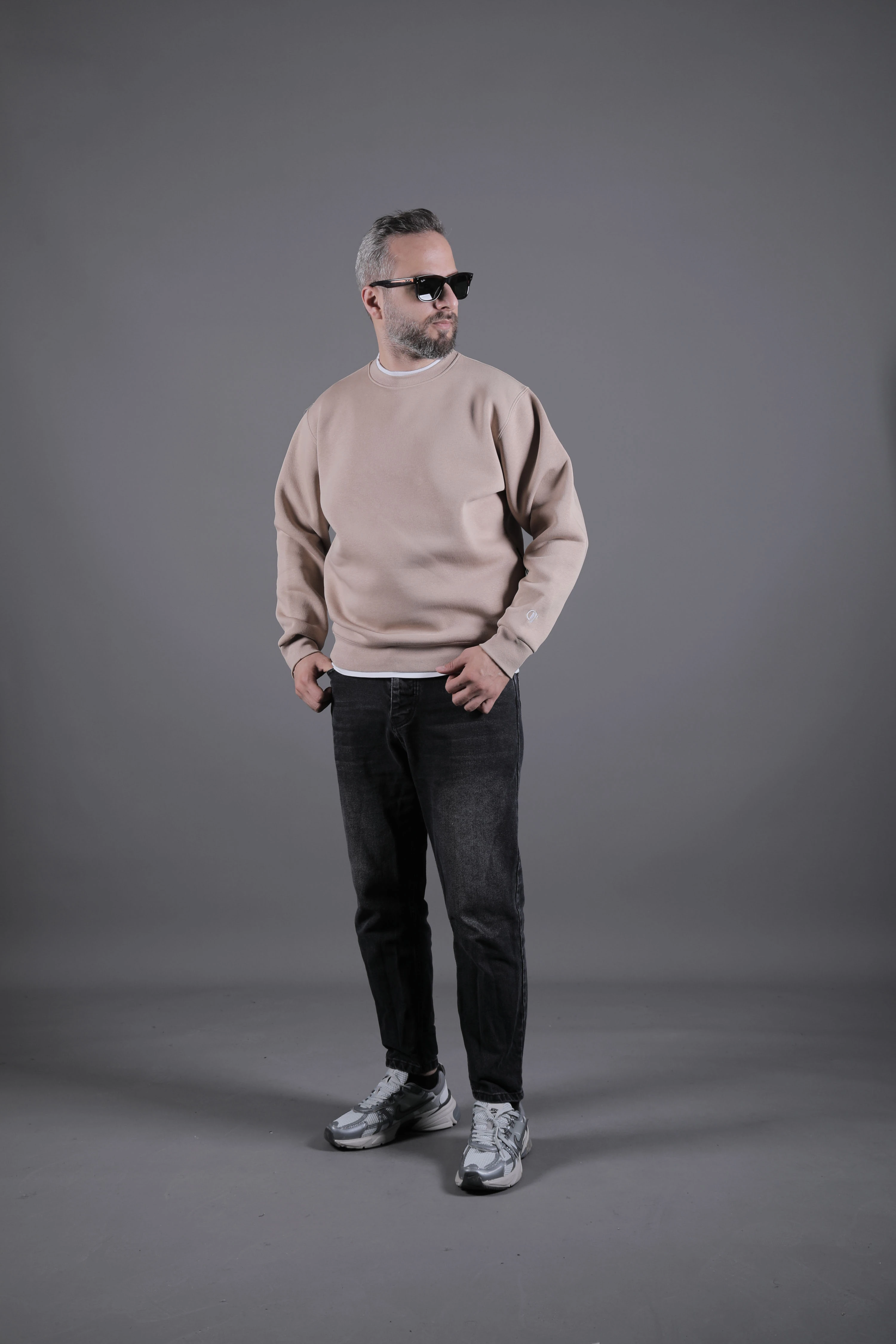 Yaka ve Etek Parçalı Nakışlı Erkek Sweatshirt - Krem