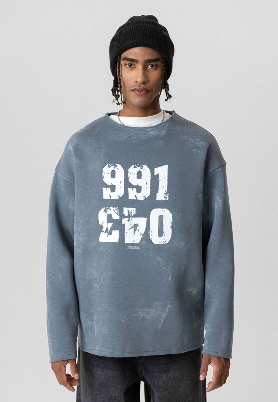 Desenli Geniş Yakalı Oversize Sweatshirt