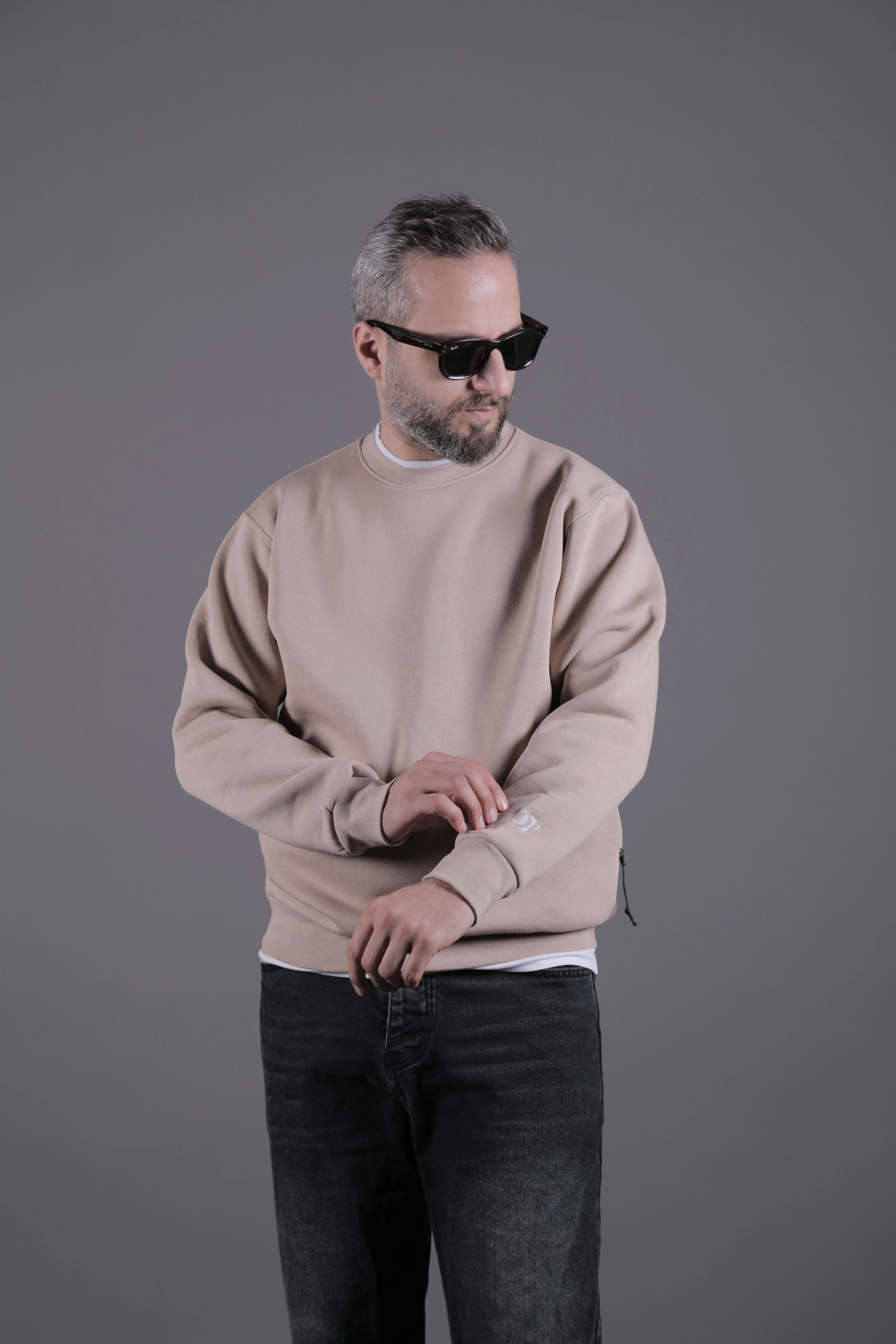 Yaka ve Etek Parçalı Nakışlı Erkek Sweatshirt - Krem
