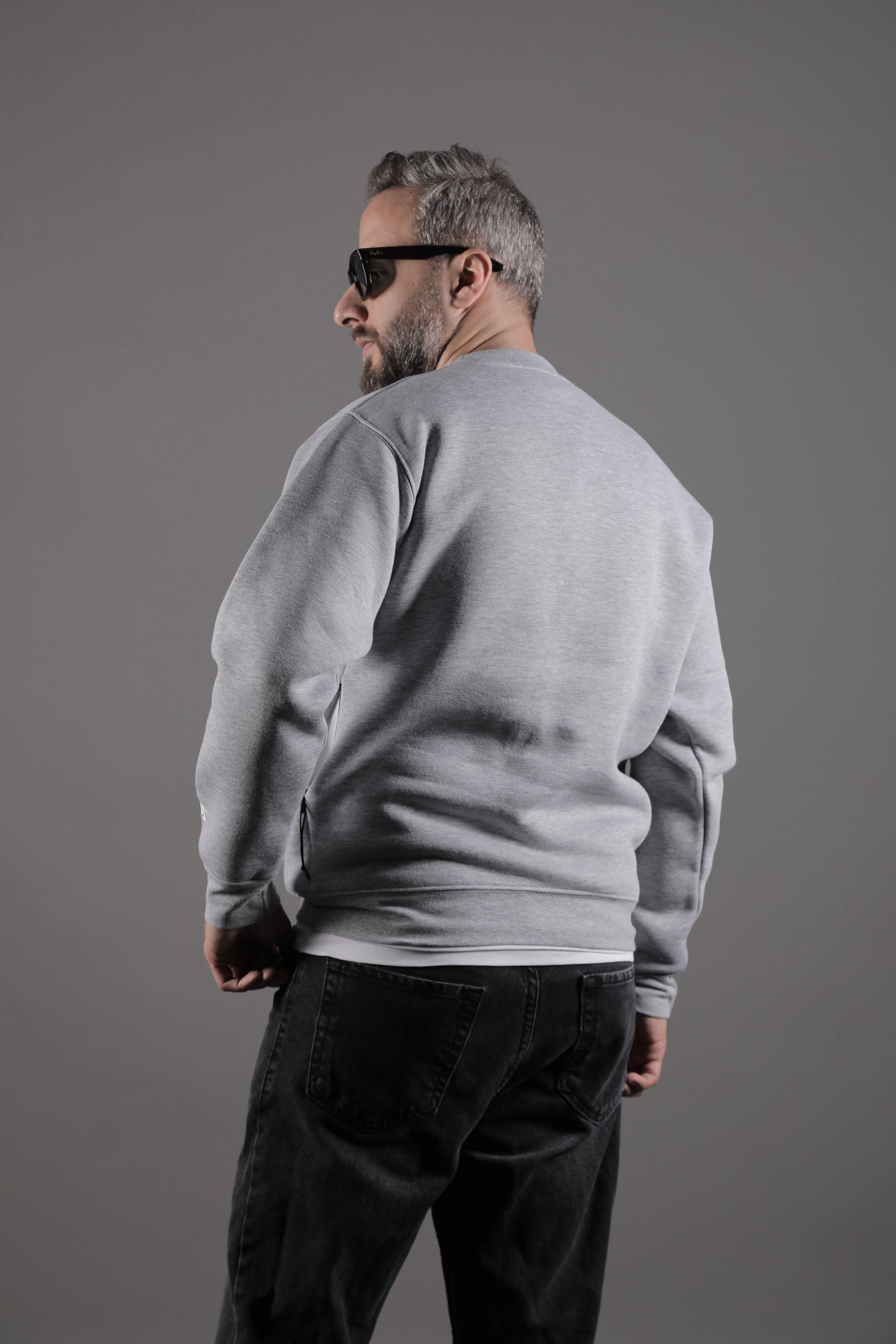 Yaka ve Etek Parçalı Nakışlı Erkek Sweatshirt - Gri