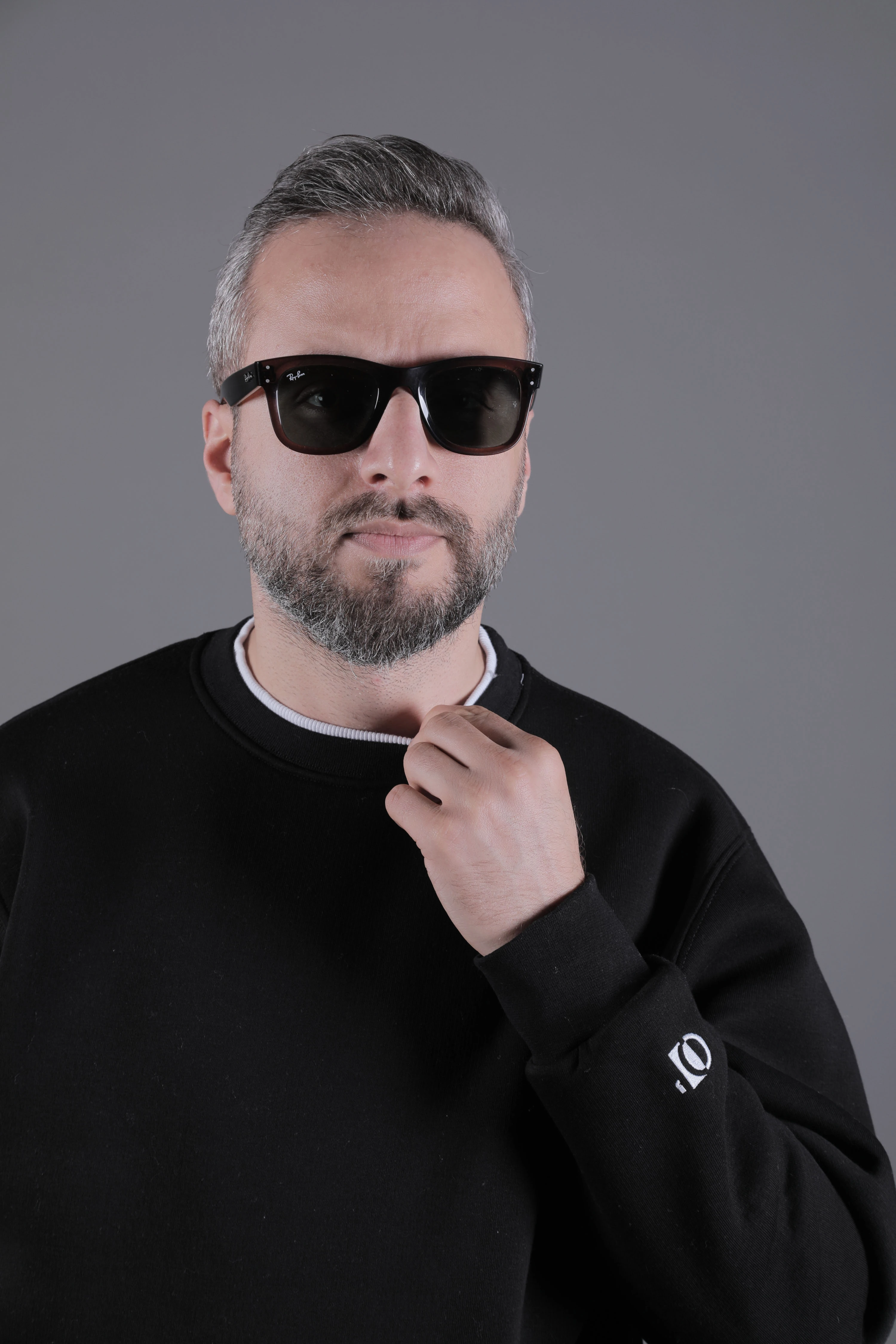 Yaka ve Etek Parçalı Nakışlı Erkek Sweatshirt - Siyah