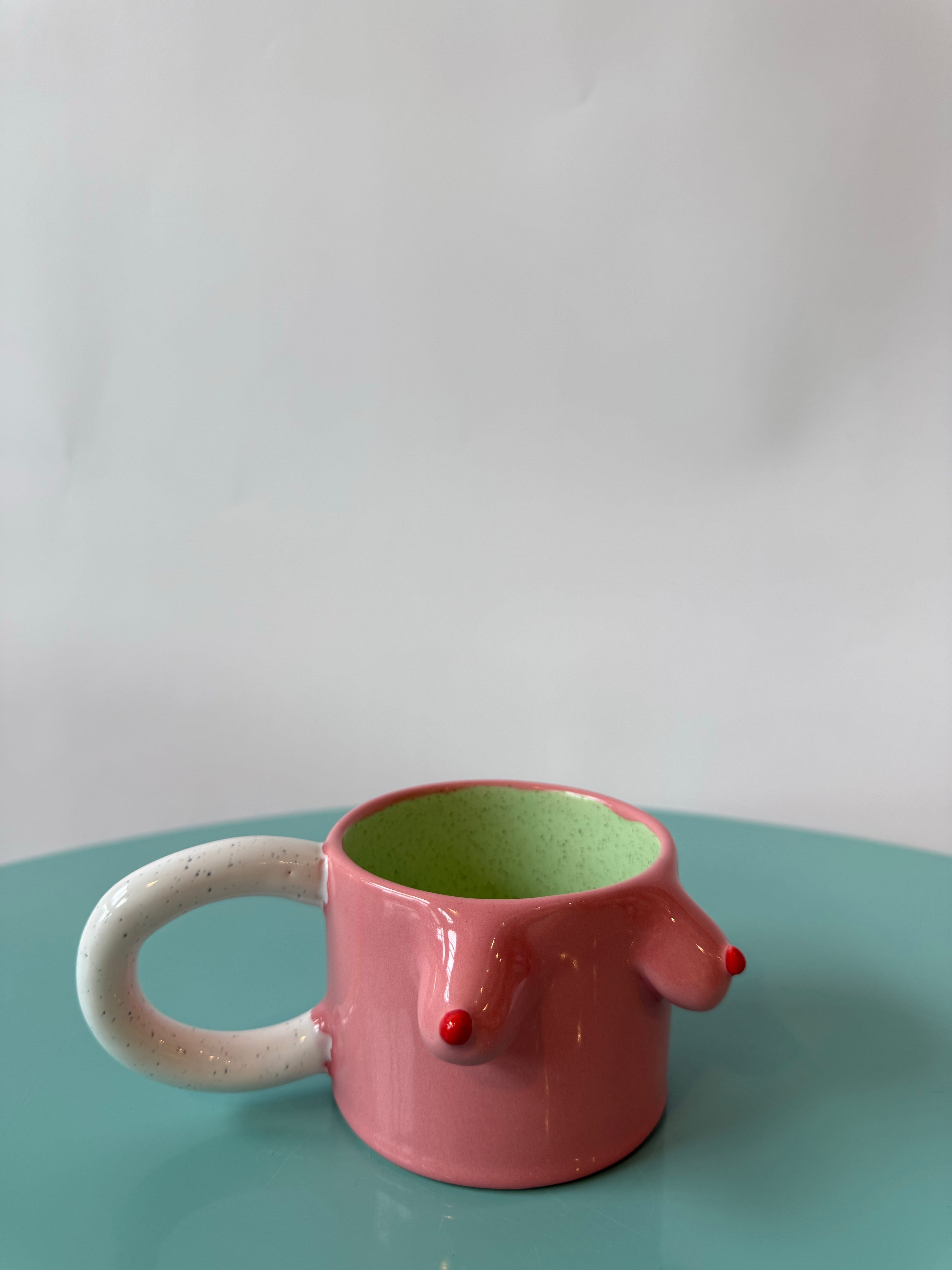 Pembe-Yeşil Meme Mug by F2 Studio